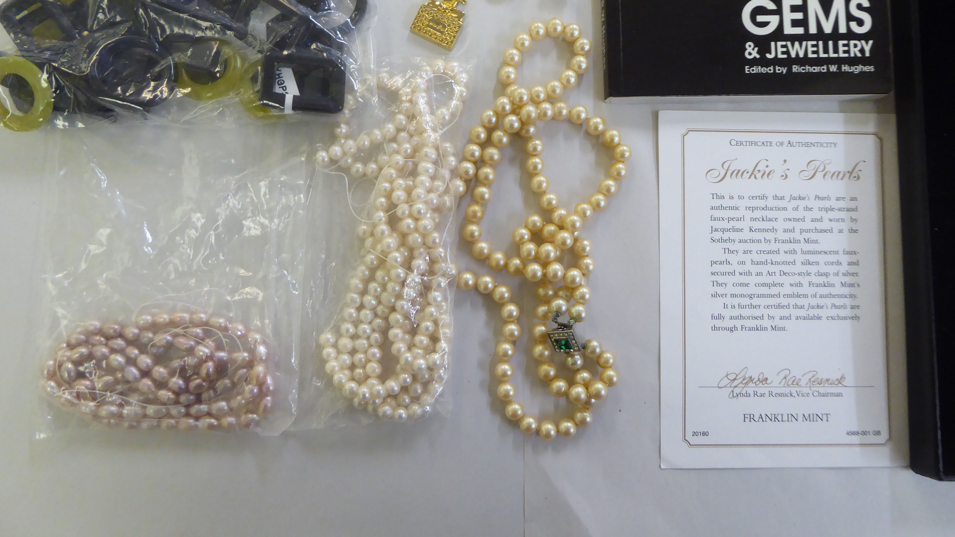 Costume jewellery: to include coral, pearls, bead necklaces and other accessories; and a Jackie - Image 4 of 10