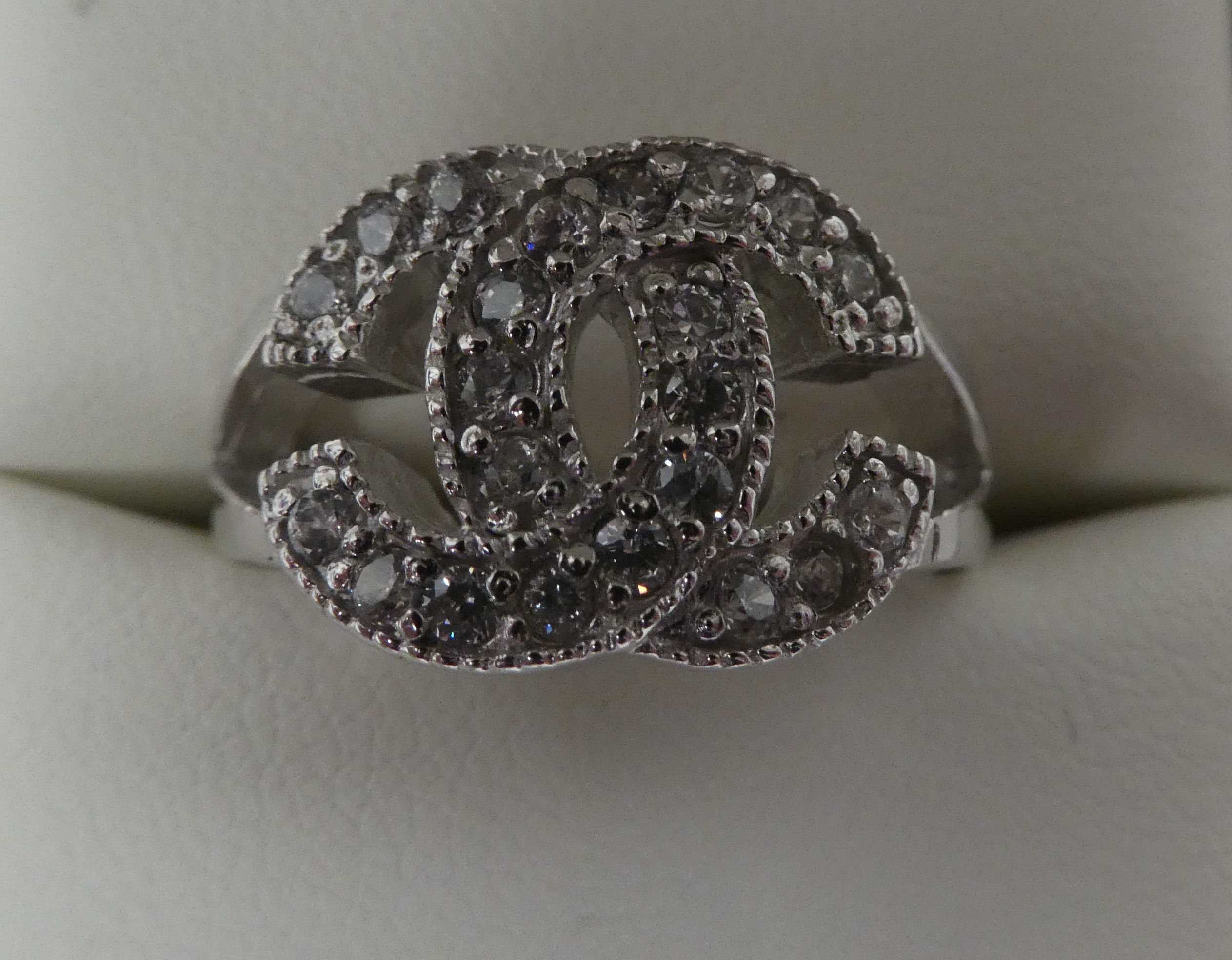A silver coloured metal cubic zirconia set dress ring - Image 2 of 4