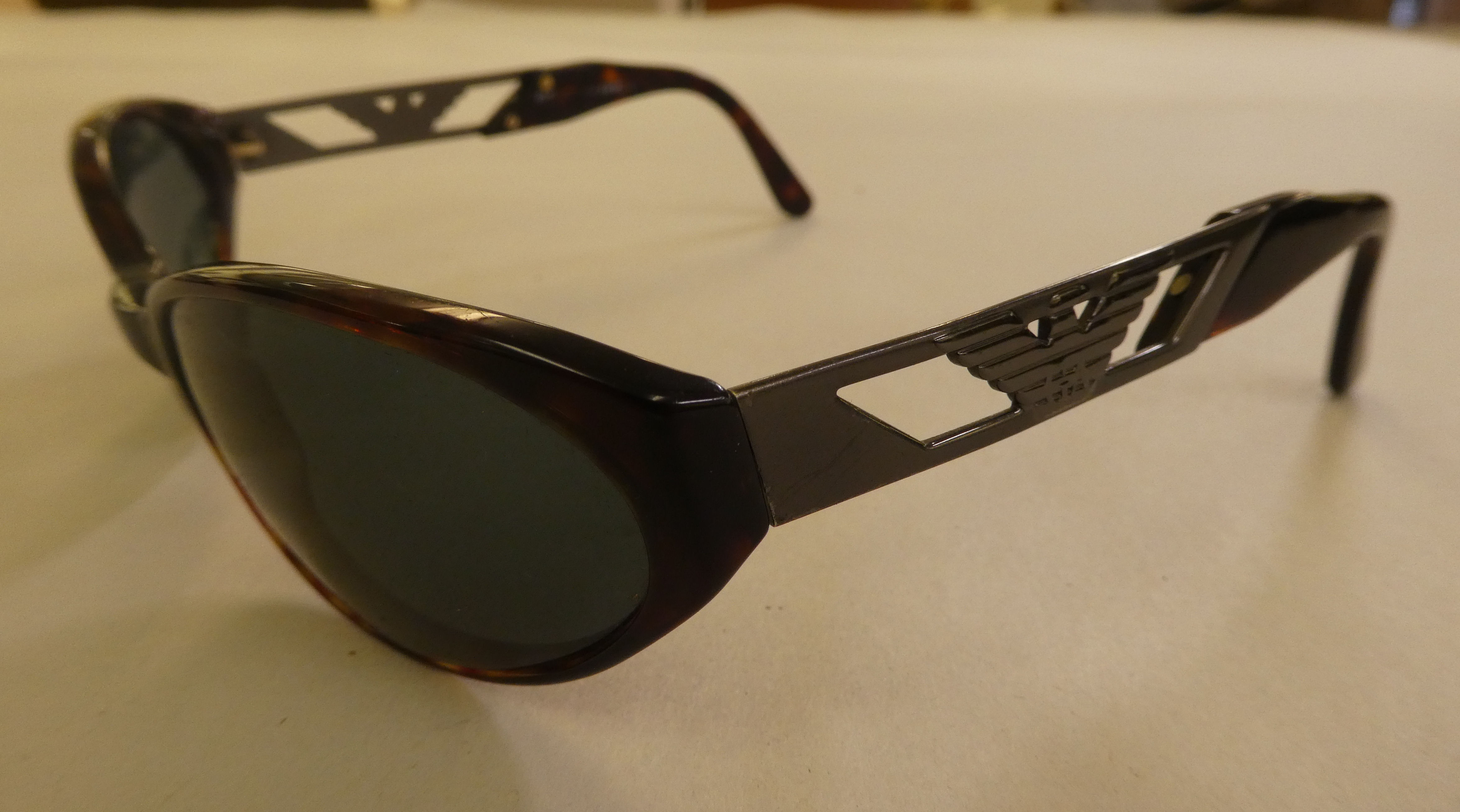 Sunglasses, viz. a pair of Ray-Ban in brown simulated tortoiseshell, in protective cover; and a pair - Image 2 of 8