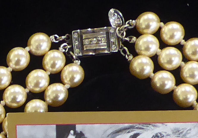 Costume jewellery: to include coral, pearls, bead necklaces and other accessories; and a Jackie - Image 3 of 10