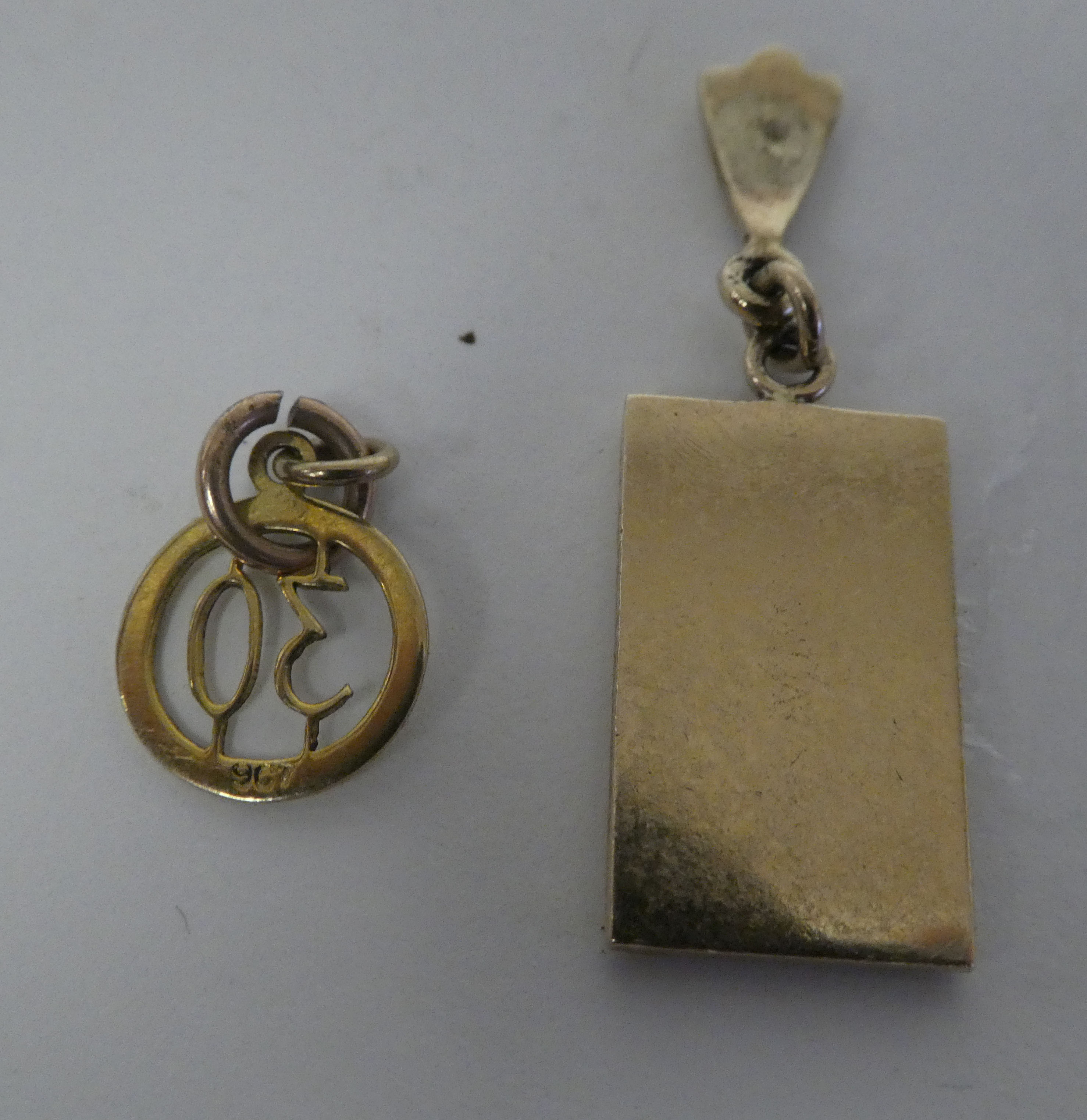 A 9ct gold '30' pendant; and a 9ct gold miniature ingot pendant - Image 2 of 2