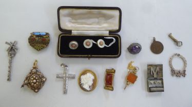 Items of personal ornament: to include a yellow metal cameo brooch; and pendant watch key