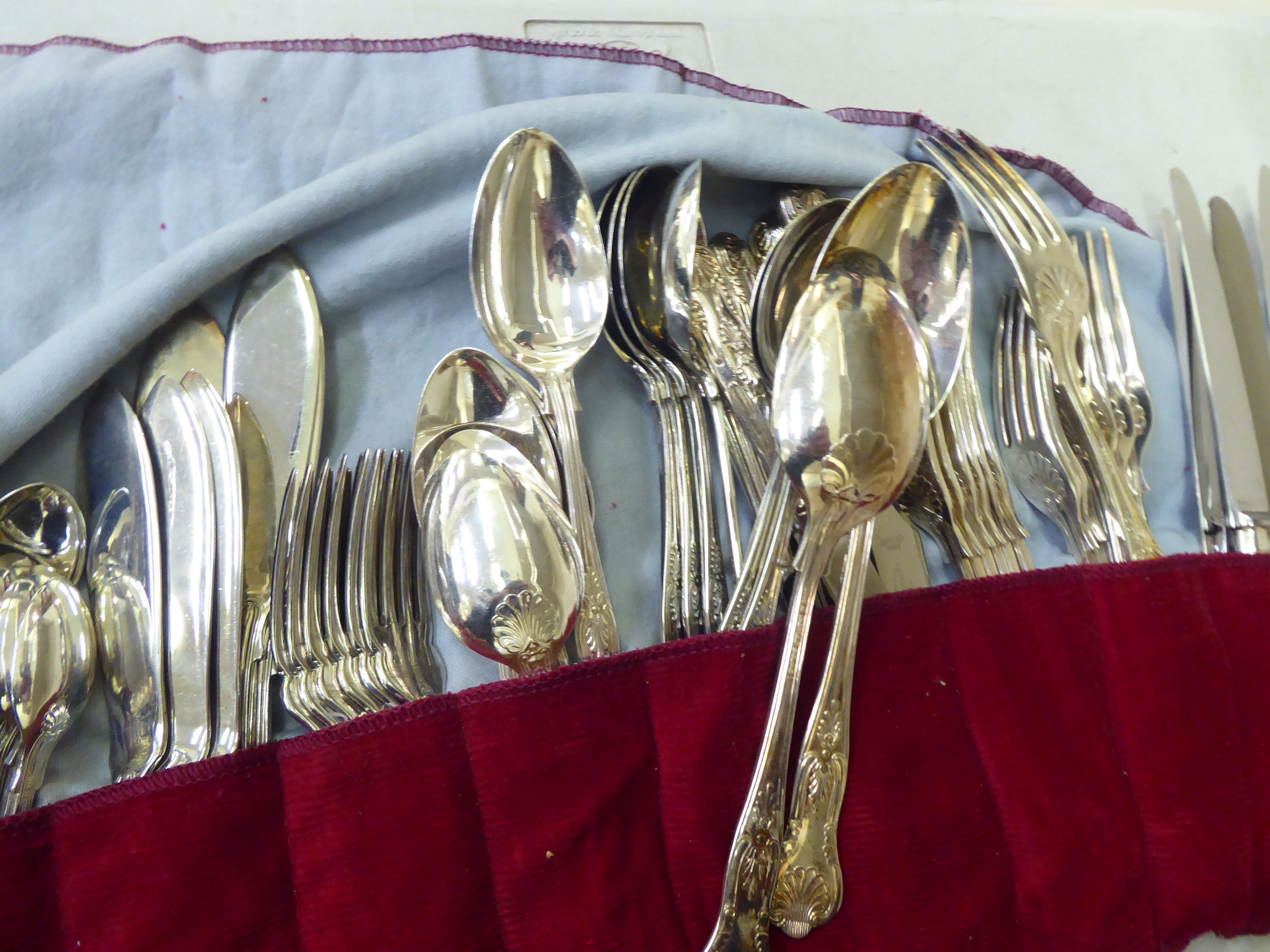 Silver plated cutlery: to include Kings pattern table forks - Image 2 of 3