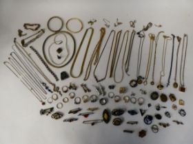 Costume jewellery: to include necklaces; brooches; and rings