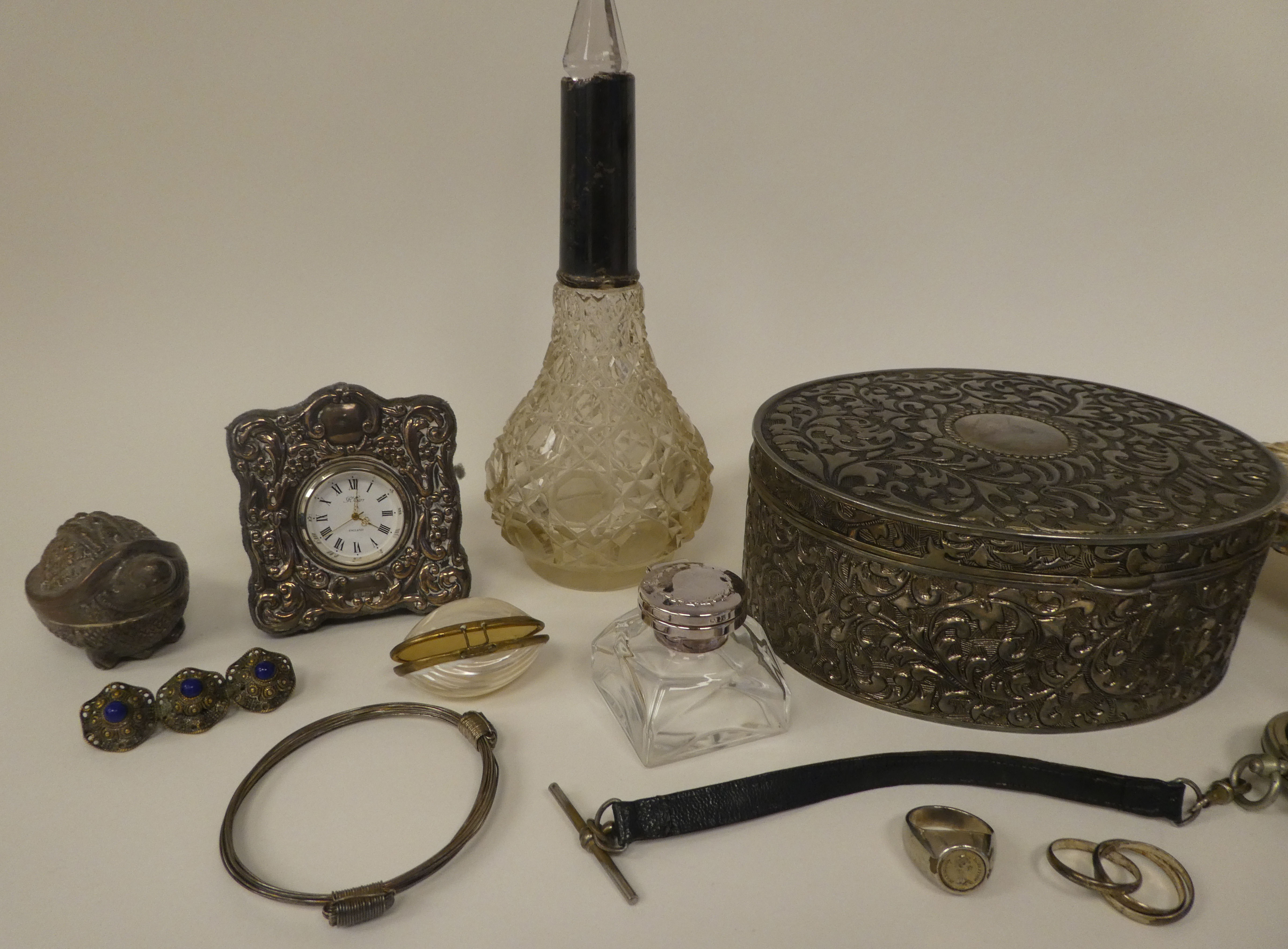 A mixed lot: to include a modern glass inkwell with a silver collar and hinged cap; and an oval base - Image 4 of 9