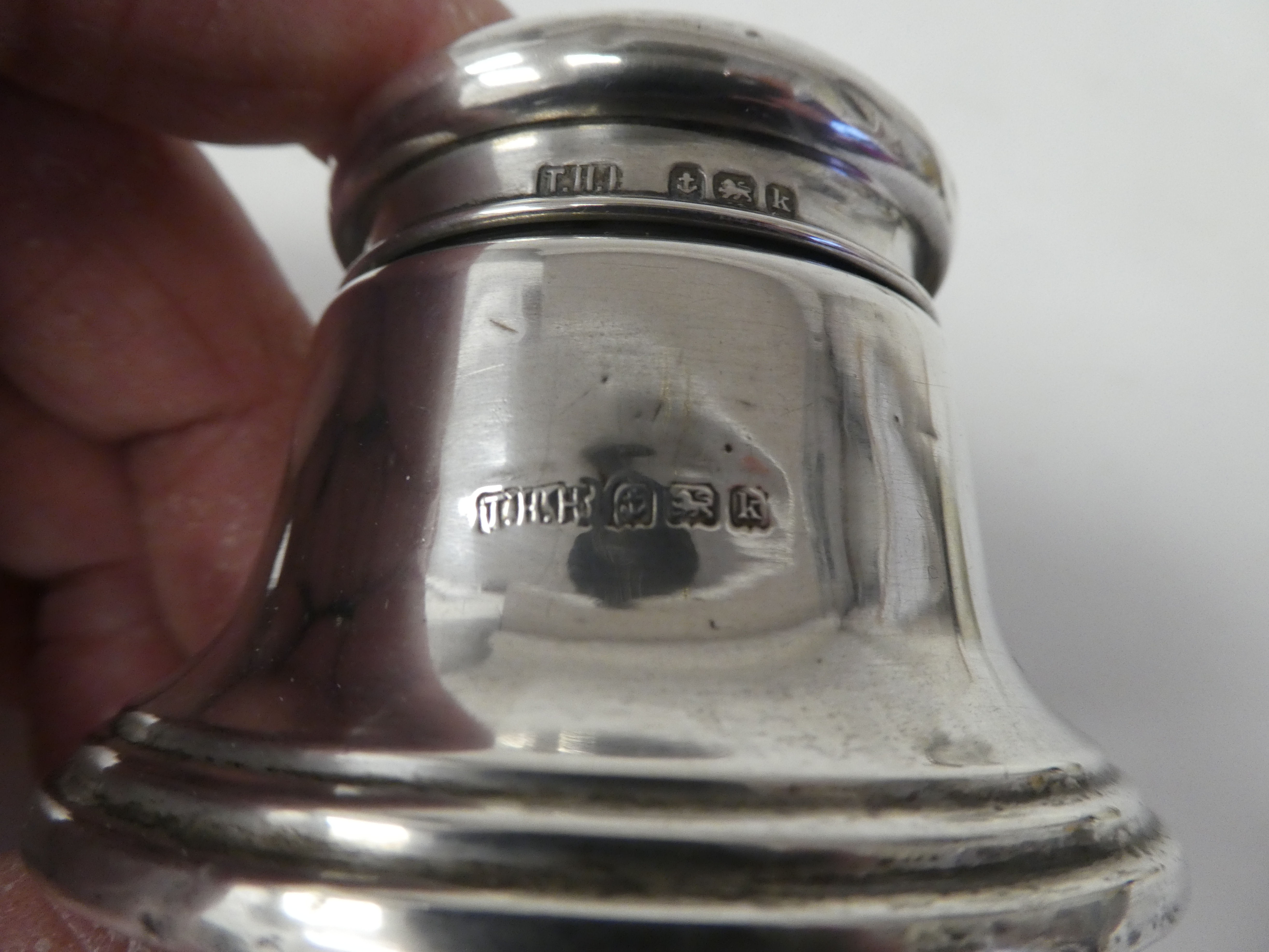 A miscellany of early 20thC and later inkwells: to include an example in silver, of capstan - Image 9 of 10