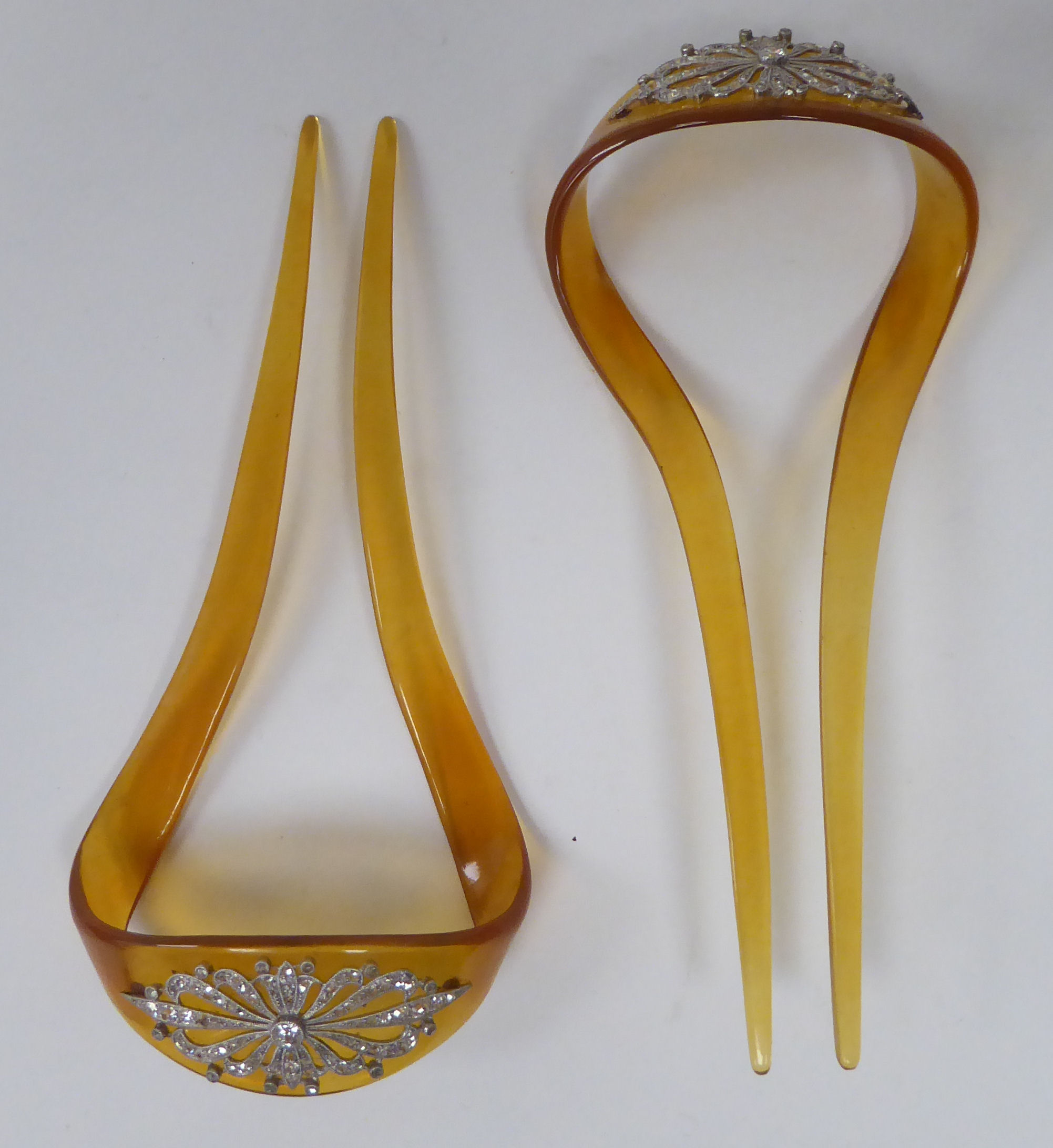 A pair of Art Deco diamond encrusted, celluloid hair slides  cased - Bild 3 aus 6