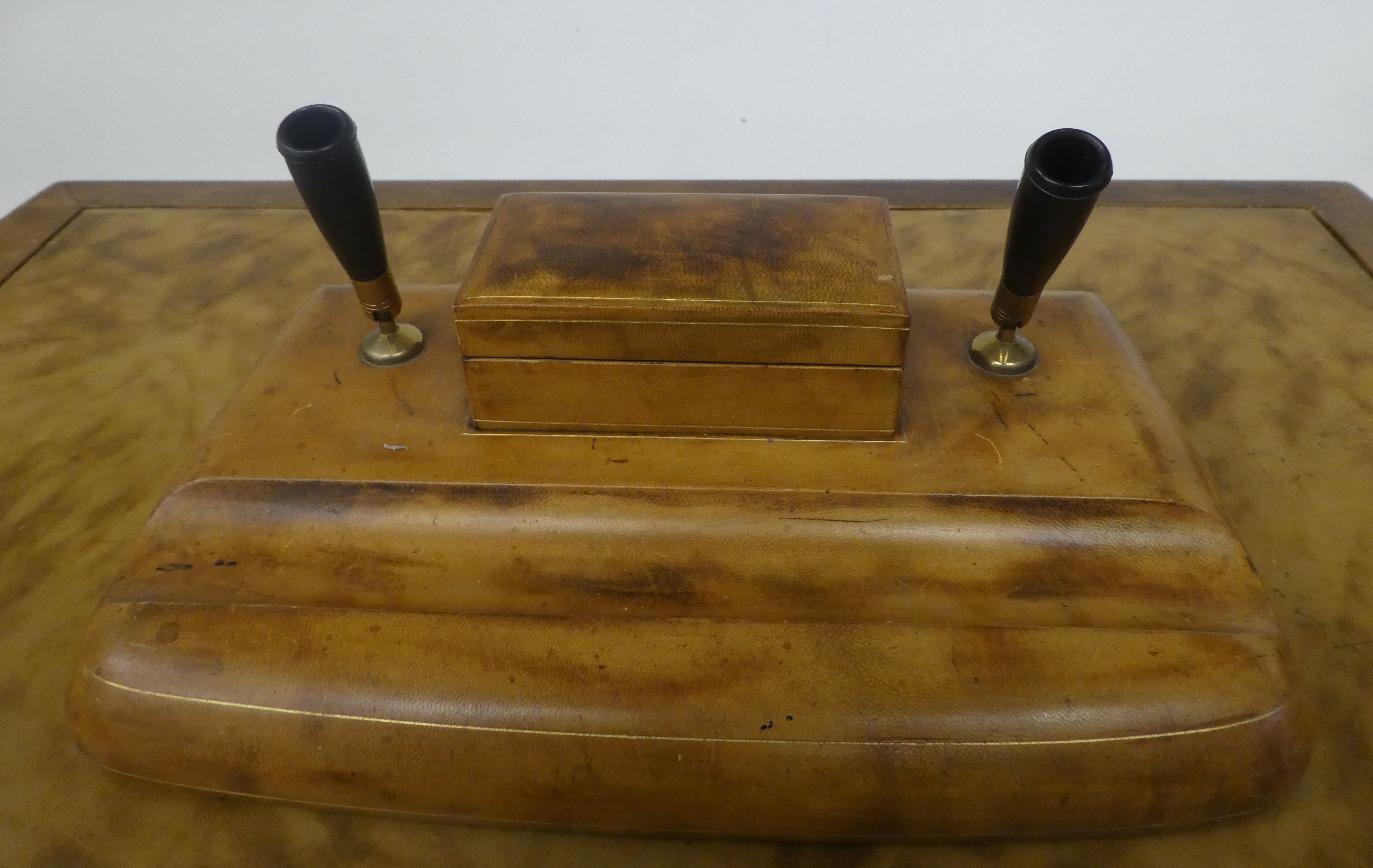 An Italian gilded and burnished mid-brown hide covered desk set, comprising a two-part blotter - Image 6 of 12