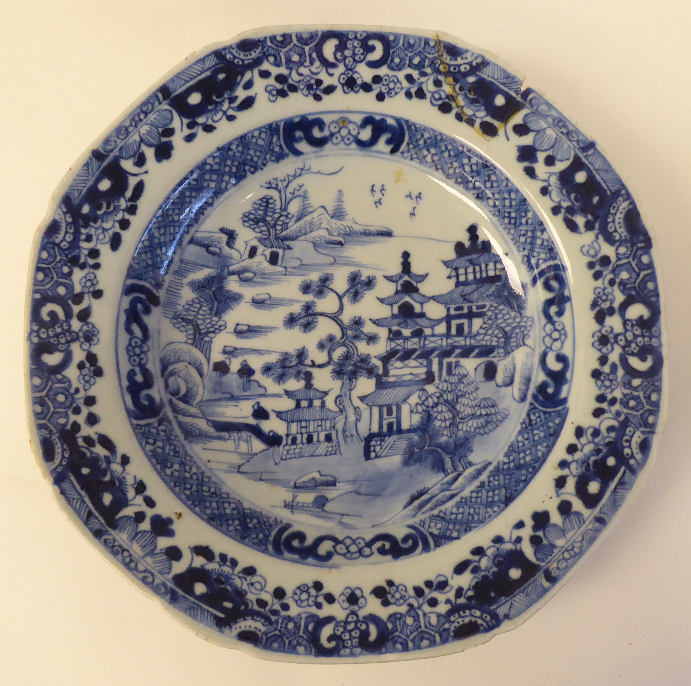 A set of six 18thC Chinese porcelain dishes of octagonal outline, decorated in blue and white with - Image 10 of 16