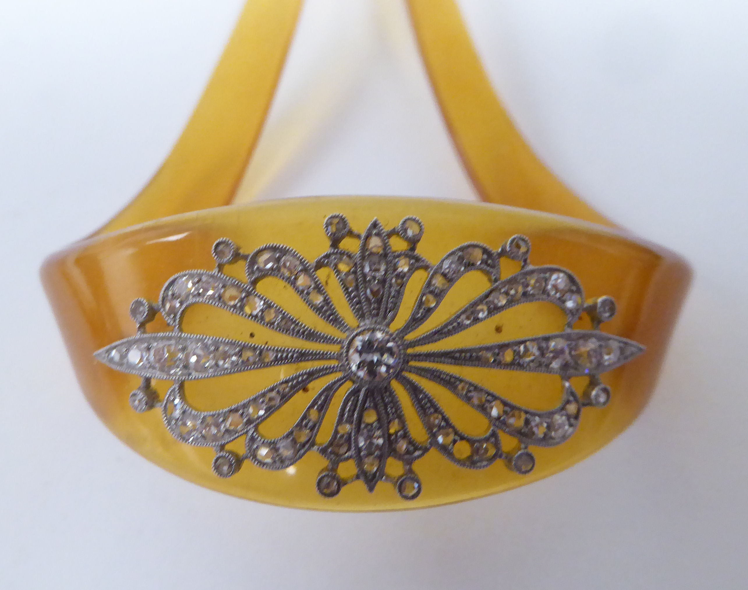 A pair of Art Deco diamond encrusted, celluloid hair slides  cased - Bild 5 aus 6