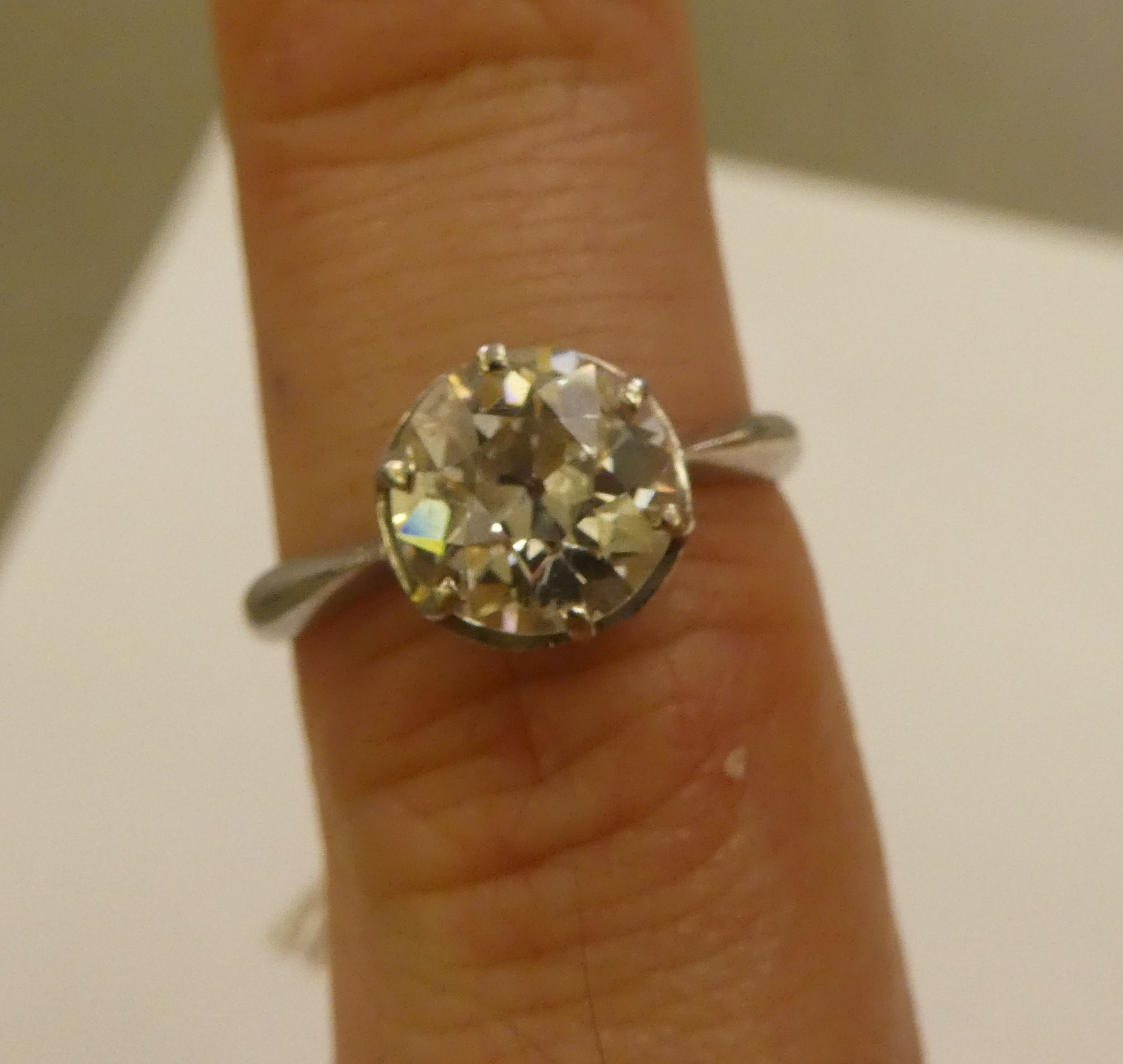 A (probably) platinum diamond solitaire, measures approx. 1.3 carat - Bild 7 aus 7