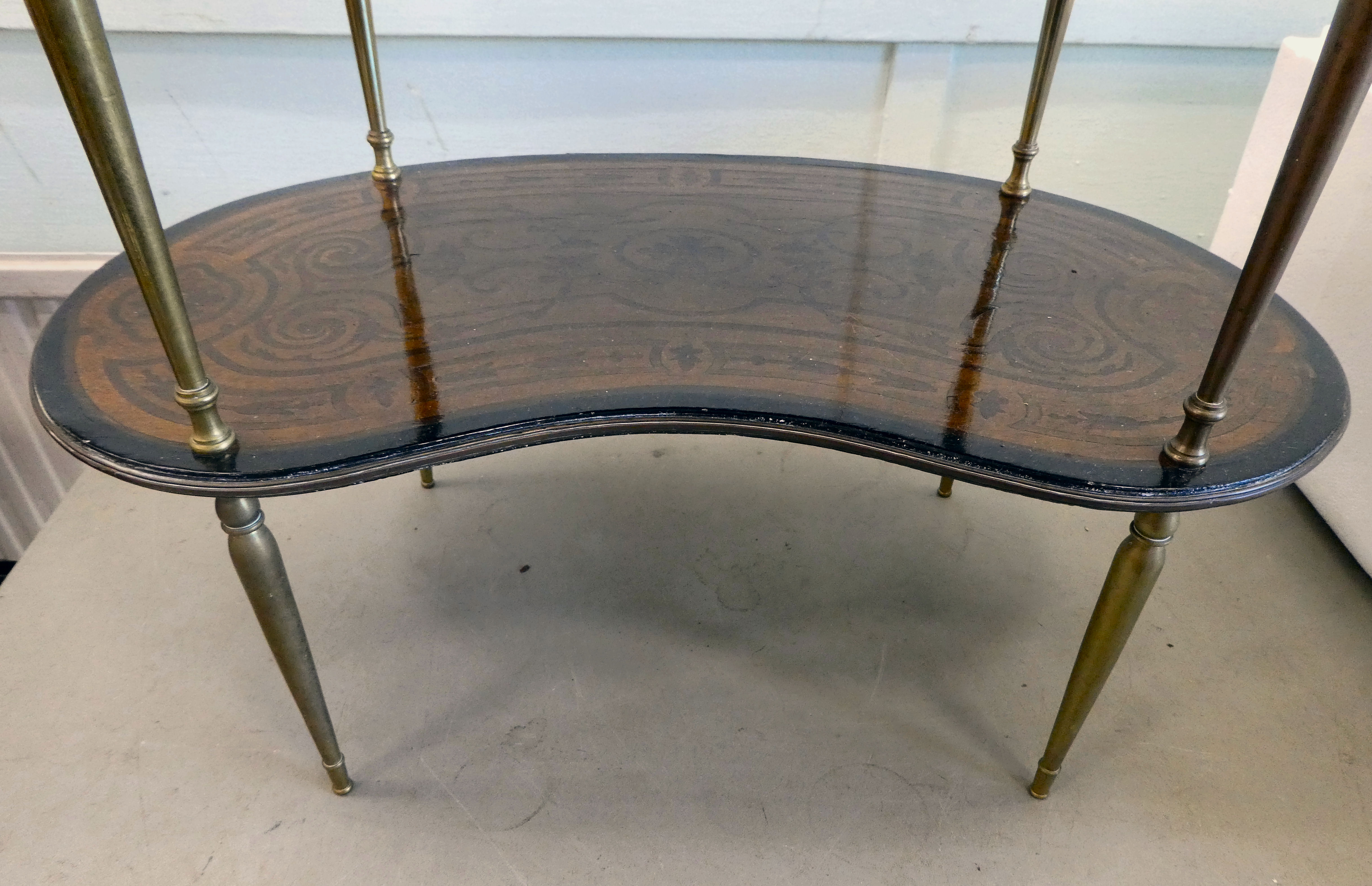 An early 20thC overpainted mahogany kidney shaped three tier whatnot, elevated on tapered, brass - Image 4 of 4