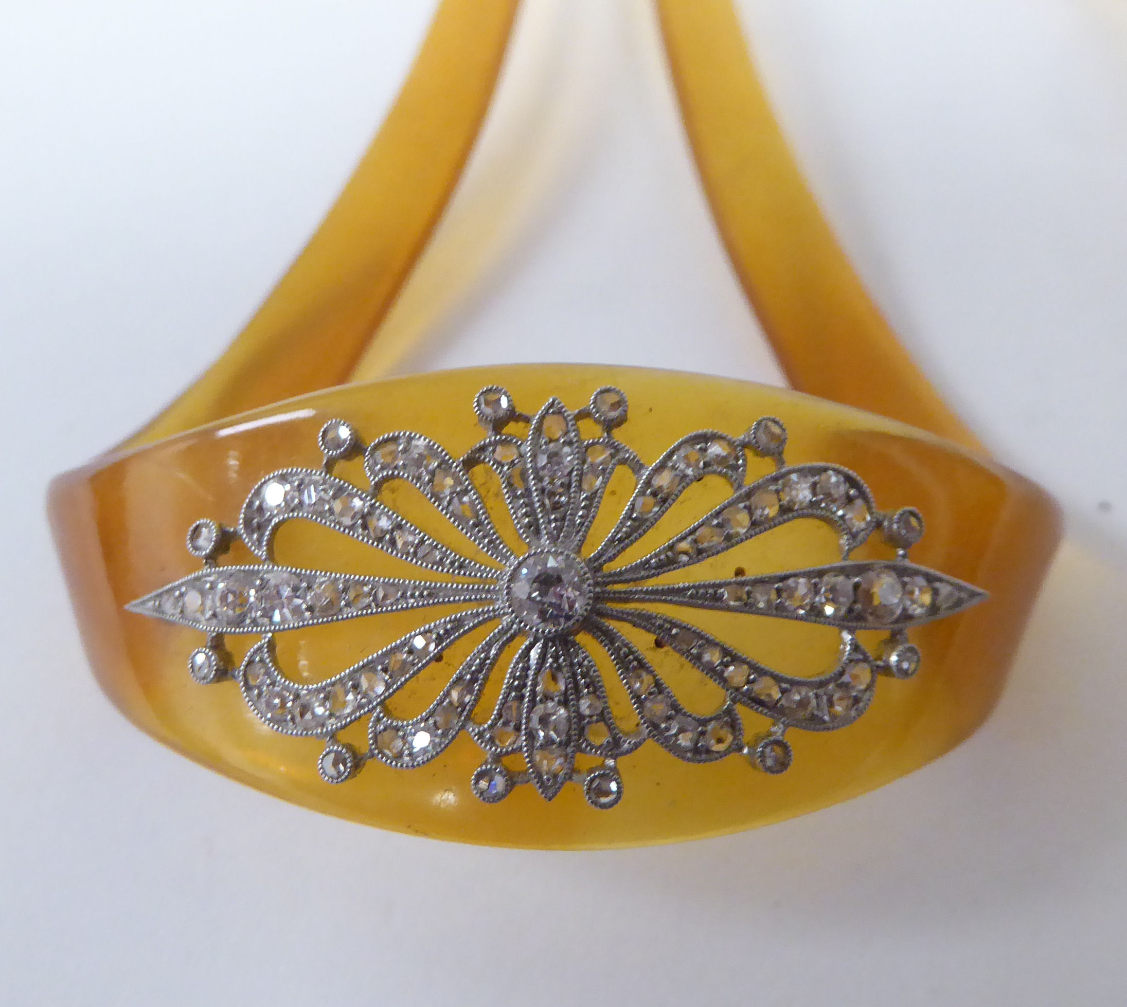 A pair of Art Deco diamond encrusted, celluloid hair slides  cased - Bild 4 aus 6