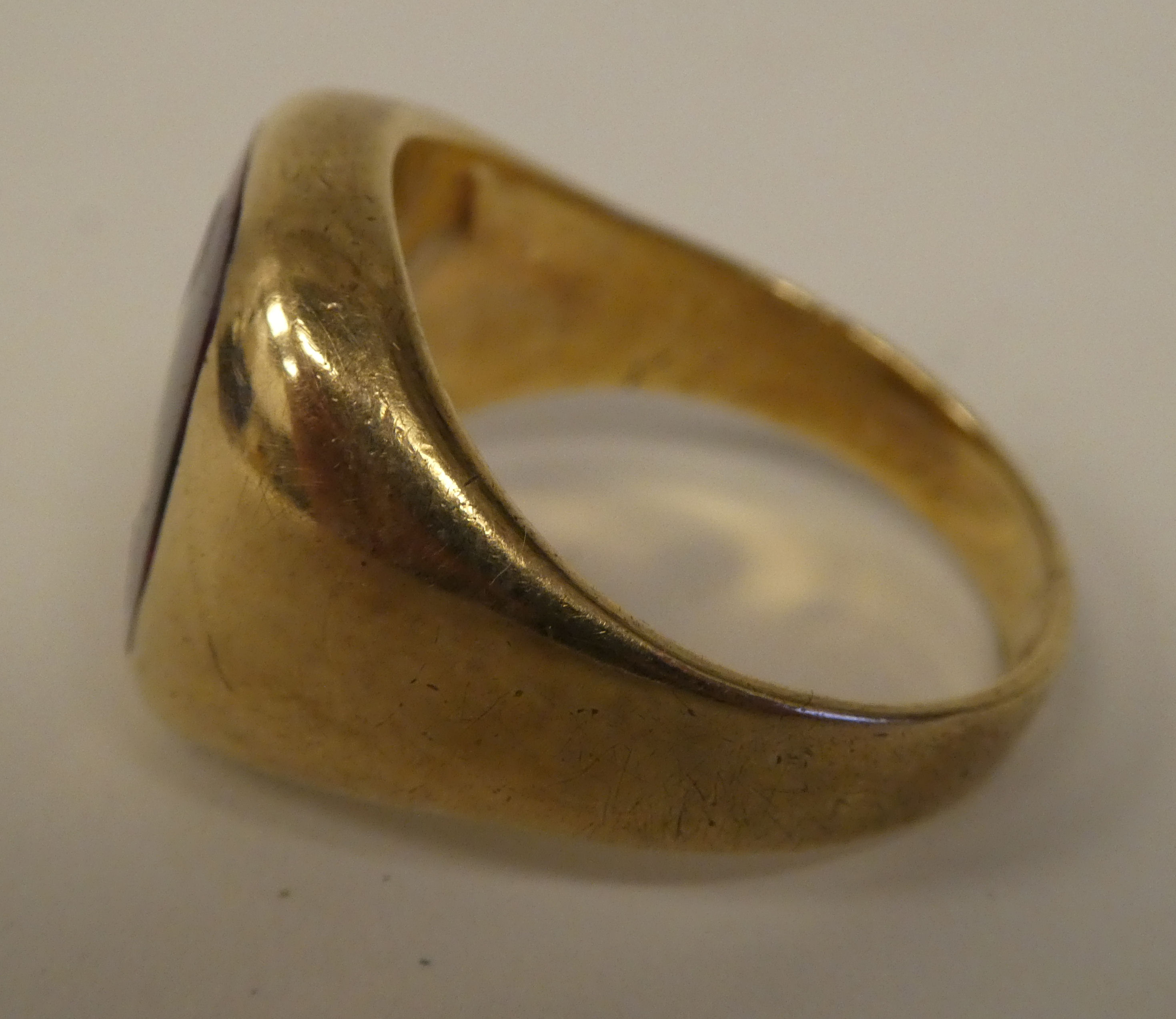 A gold coloured metal Masonic signet ring - Bild 3 aus 4