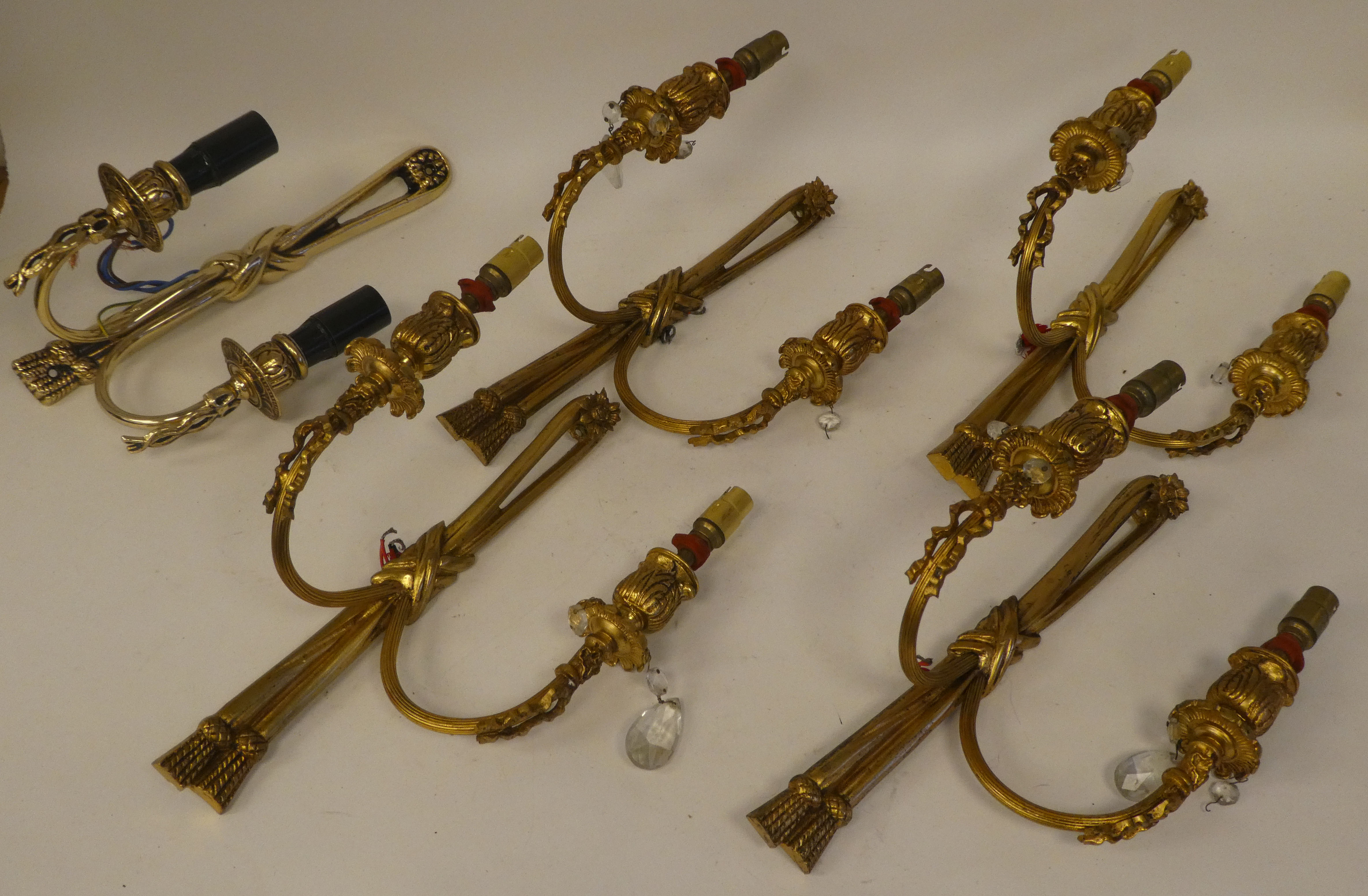 A mixed lot: to include modern brass twin branch appliques  10"h; and novelty table lighters - Image 17 of 17