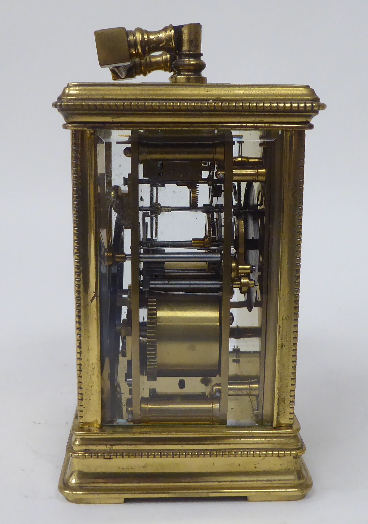 A mid 20thC lacquered brass cased carriage clock with bead bordered ornament, bevelled glass - Bild 7 aus 7