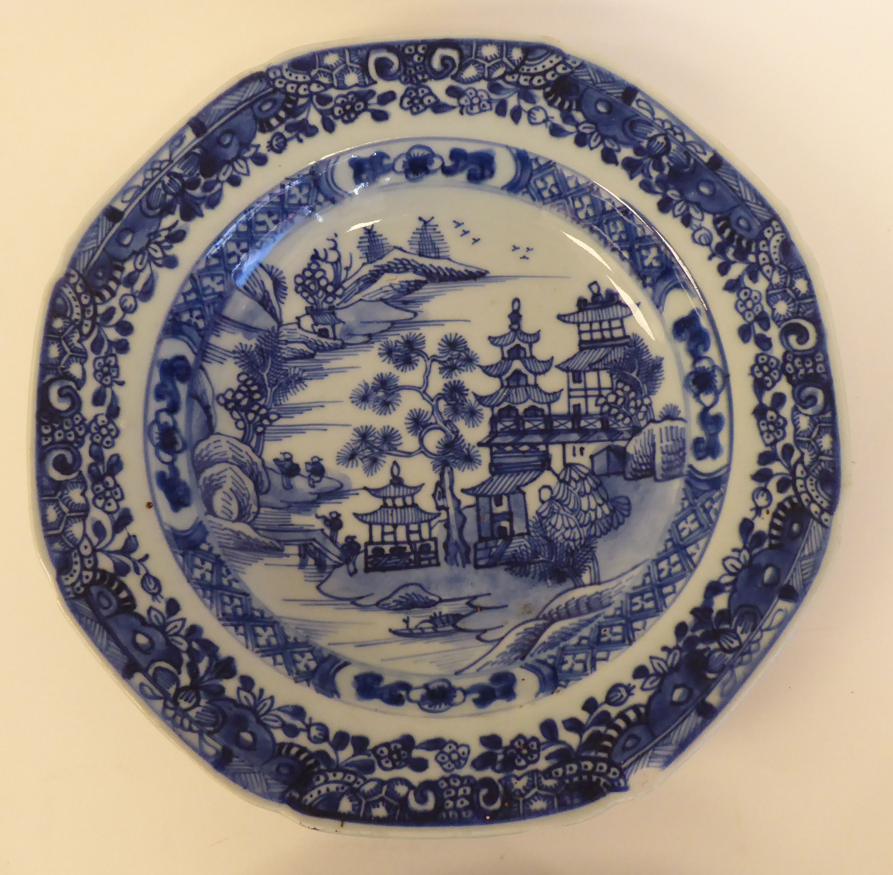A set of six 18thC Chinese porcelain dishes of octagonal outline, decorated in blue and white with - Image 7 of 16