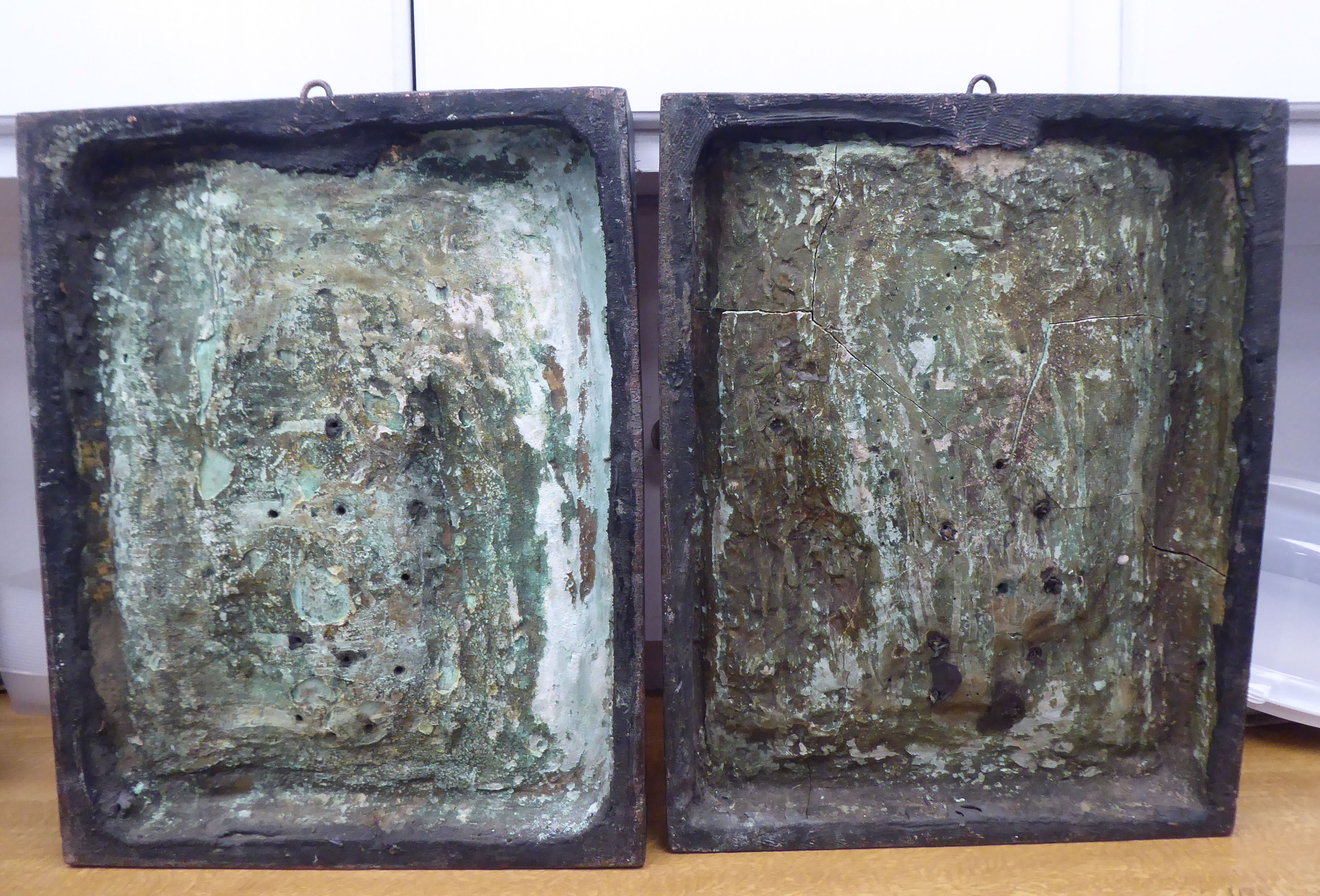 A pair of 19thC copper studies, fashioned in high relief, depicting an Eastern figure immediately - Bild 4 aus 5