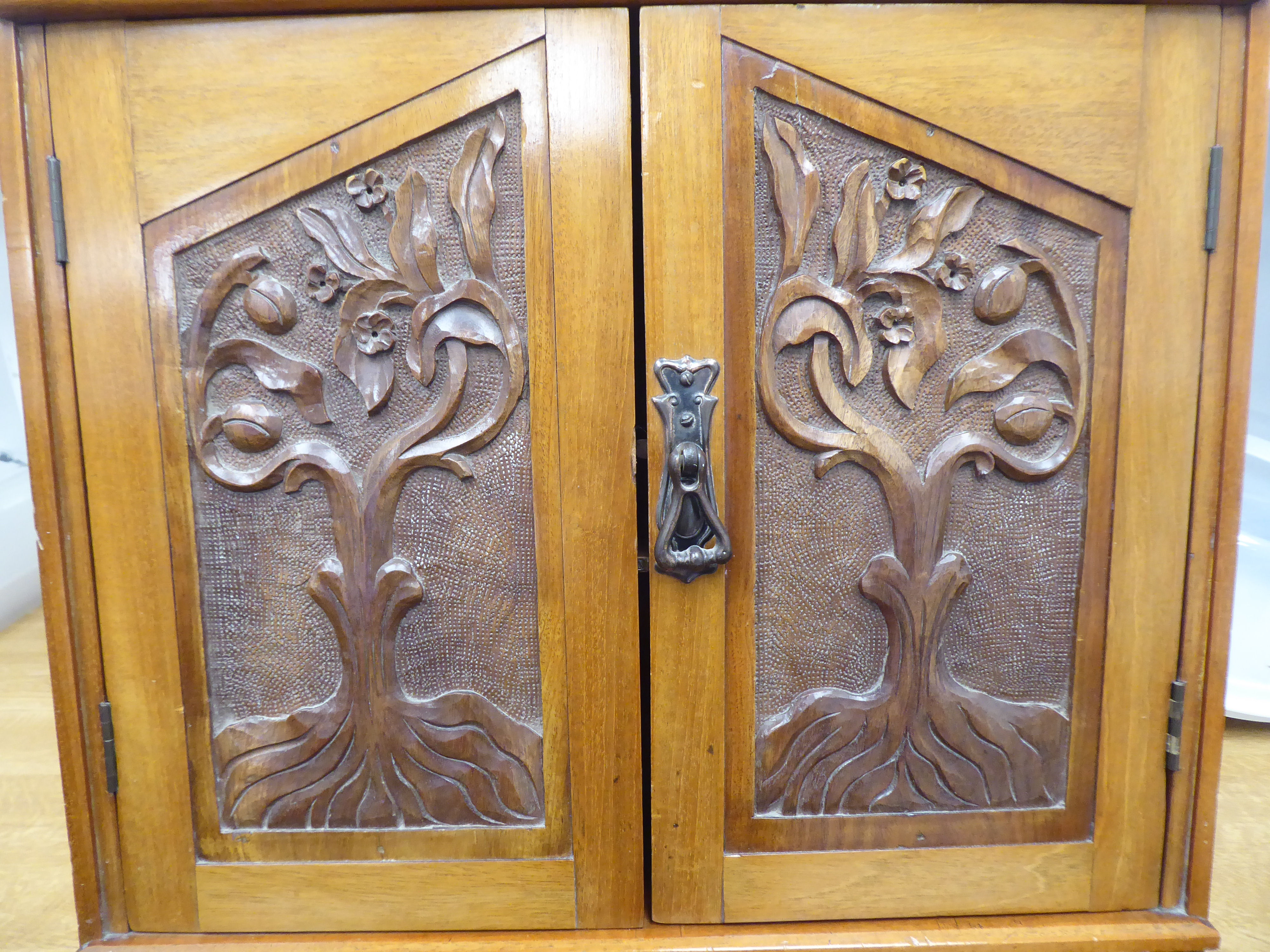 An early 20thC mahogany hanging cupboard with a display shelf, over a pair of doors, featuring Art - Image 3 of 5