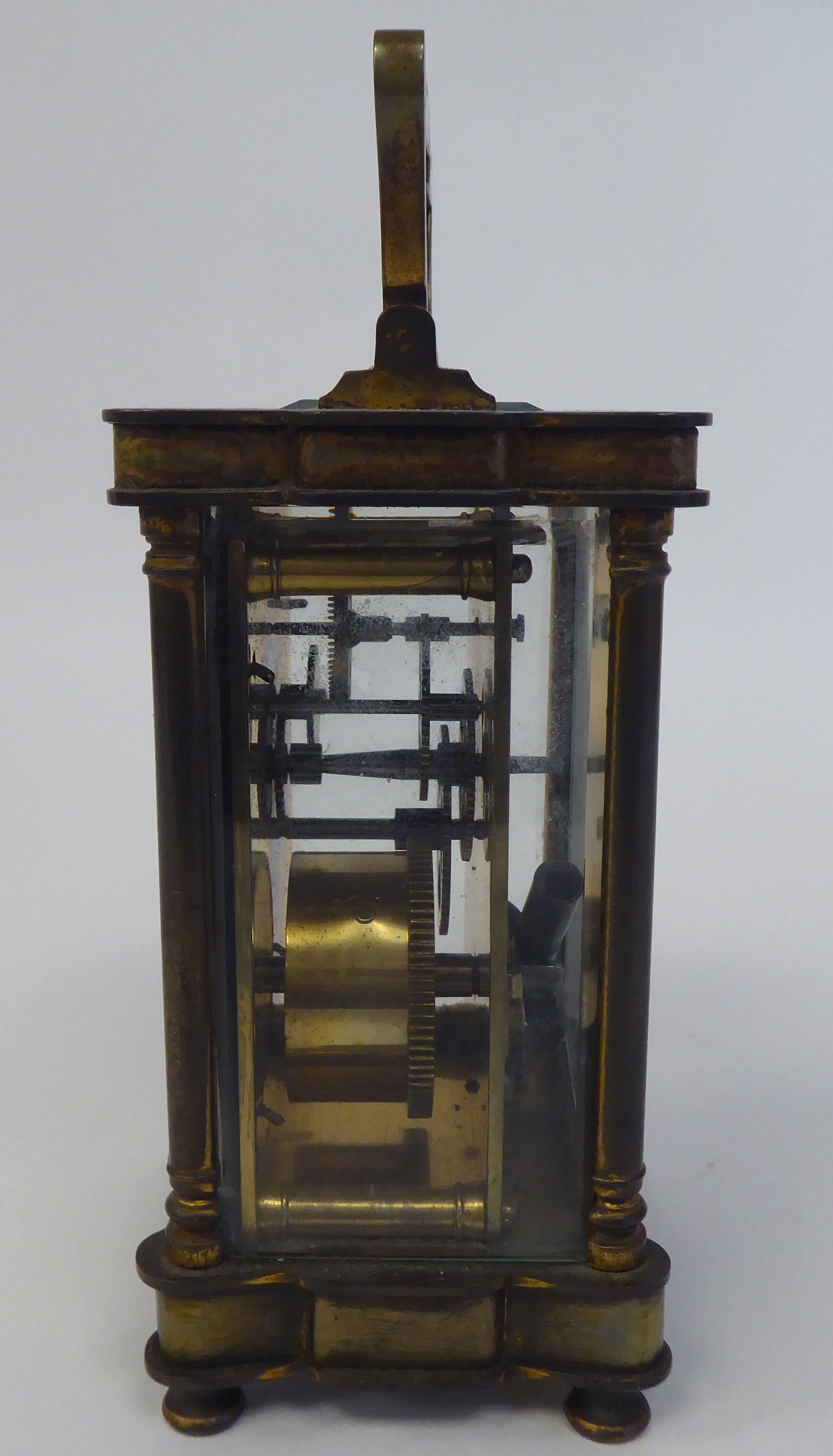 A 1920s lacquered brass cased carriage timepiece with bevelled glass panels and a folding top - Bild 3 aus 6