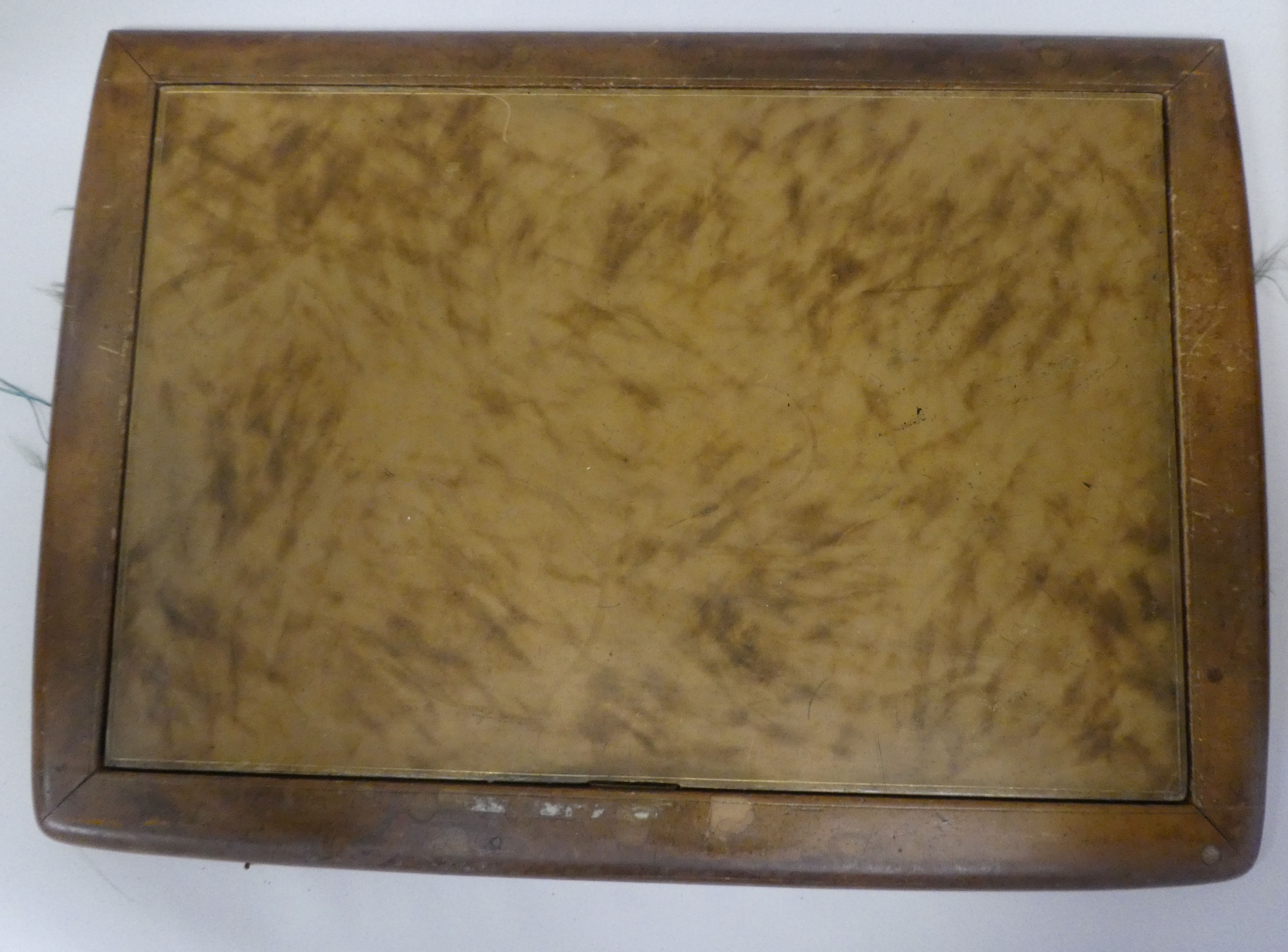 An Italian gilded and burnished mid-brown hide covered desk set, comprising a two-part blotter - Image 8 of 12