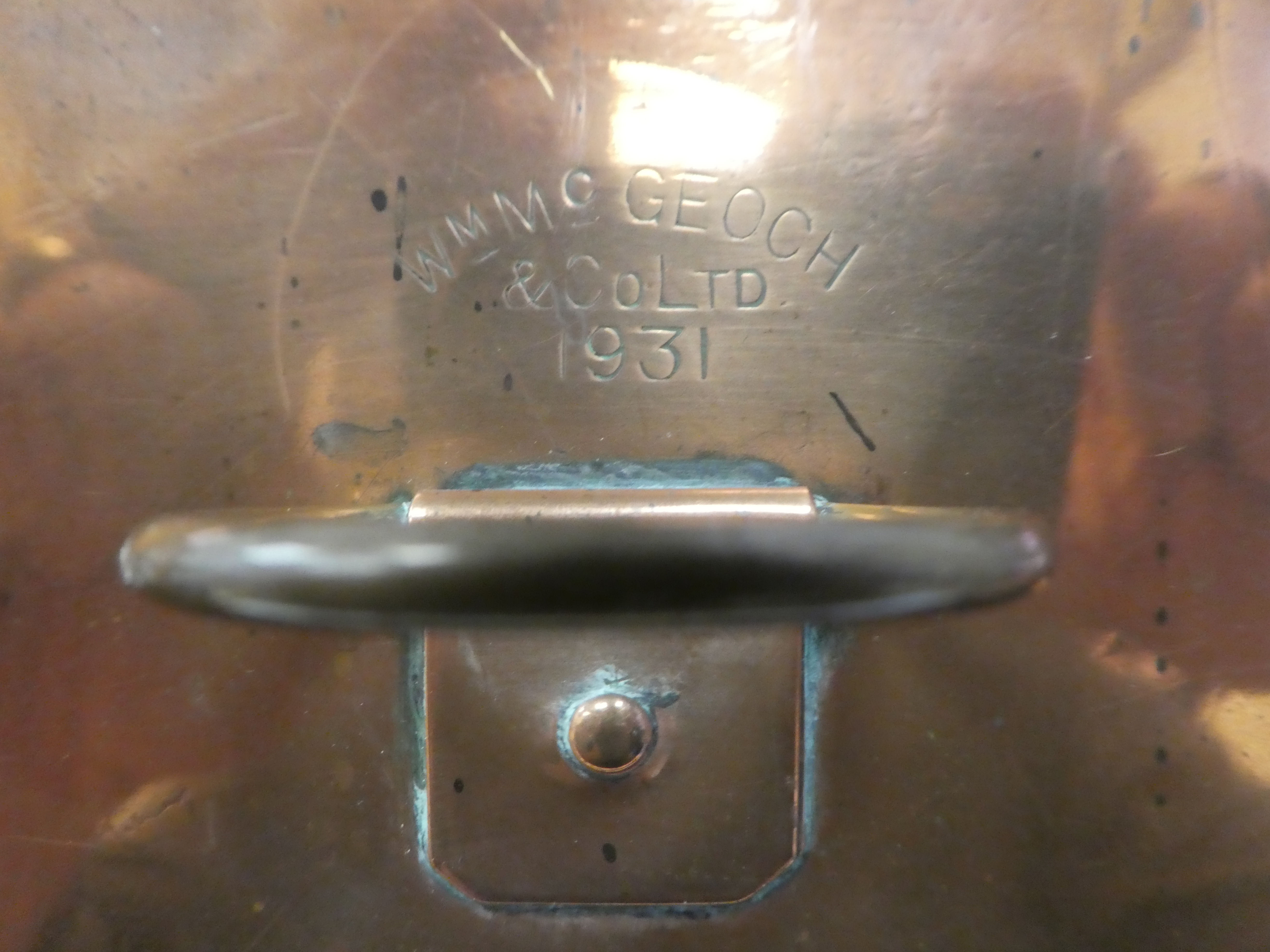 An early 20thC copper and brass cased bulkhead lantern, comprising a covered chimney with a - Image 8 of 9