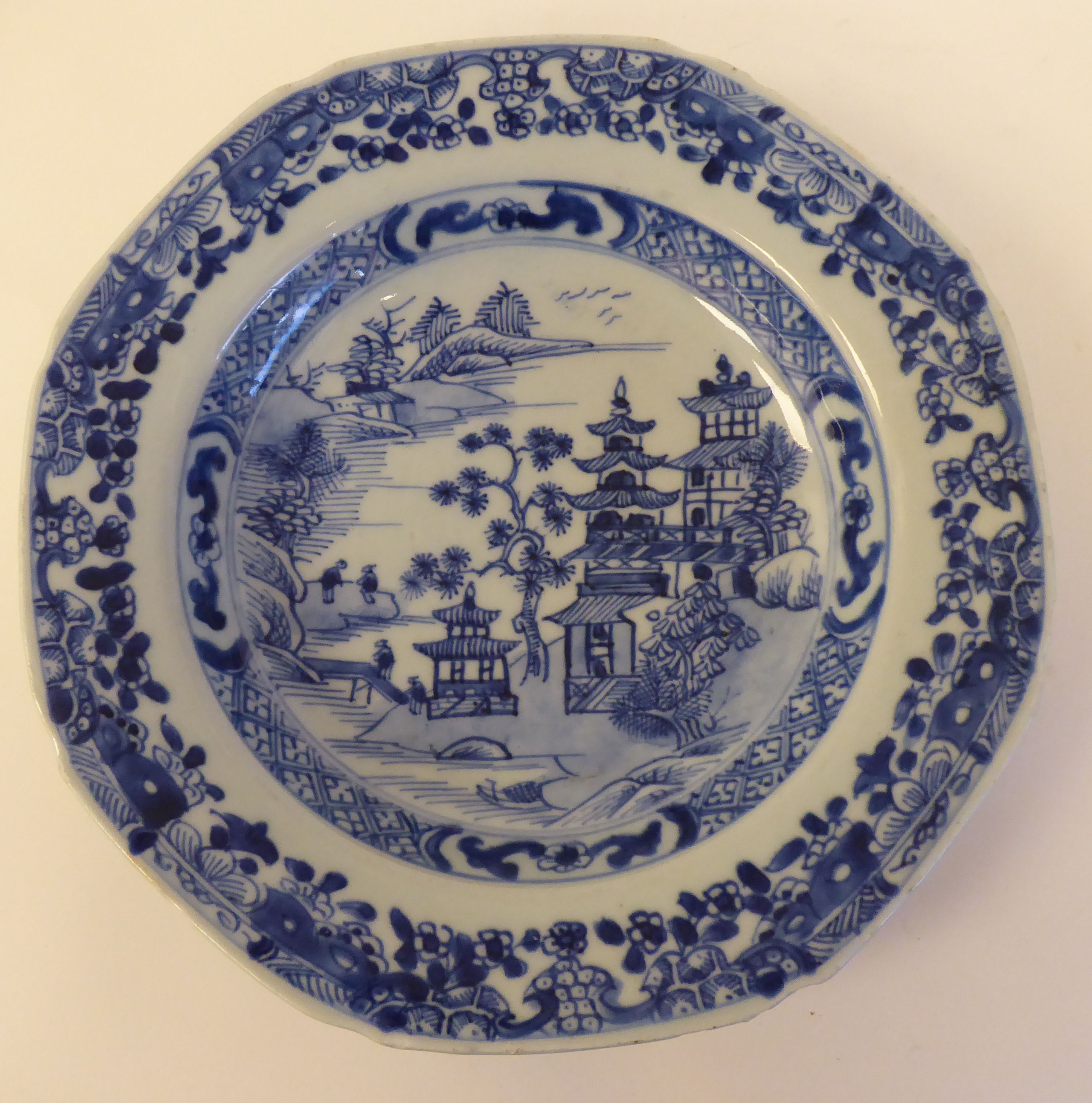 A set of six 18thC Chinese porcelain dishes of octagonal outline, decorated in blue and white with - Image 13 of 16