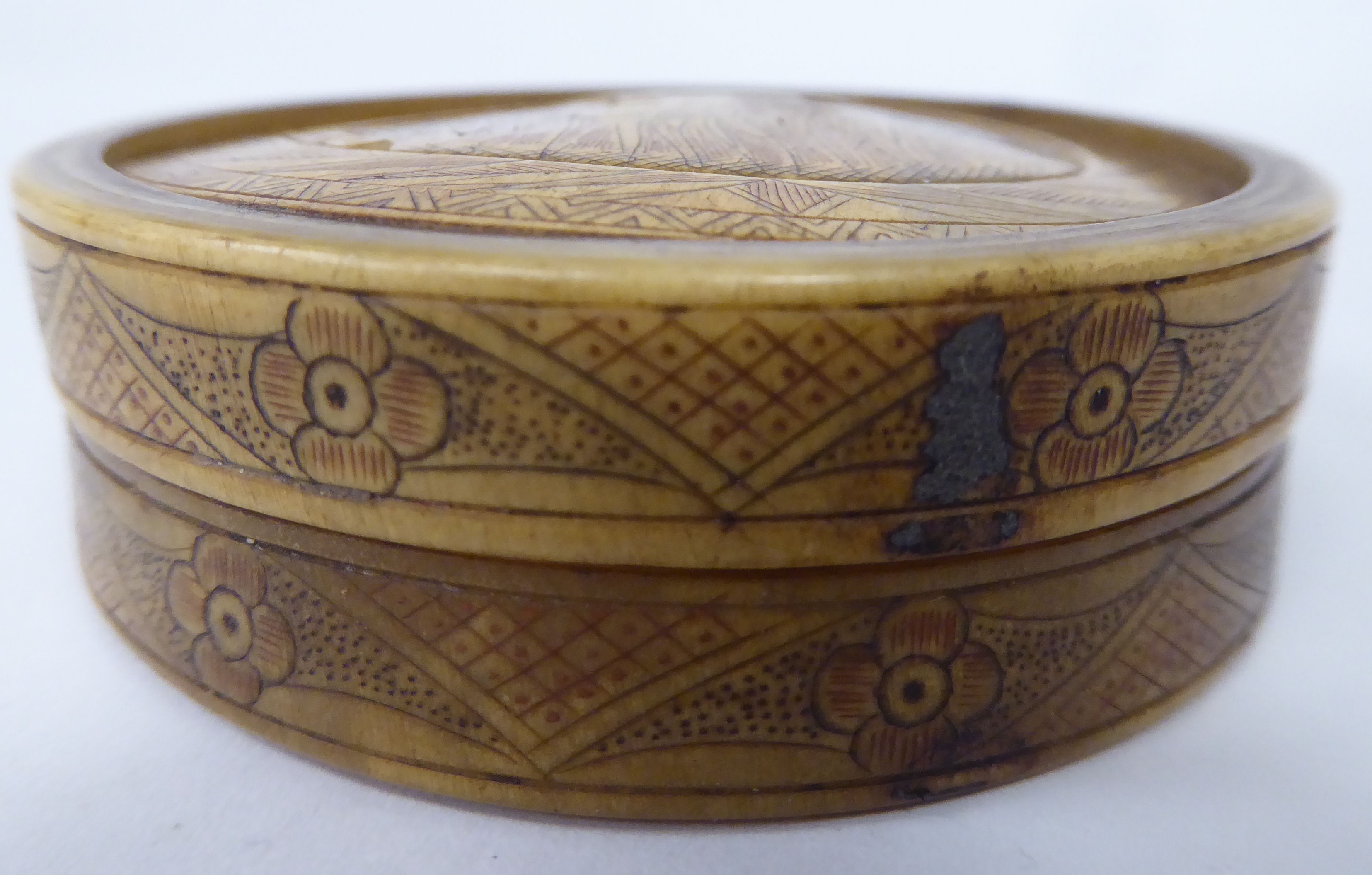 An 18th/19thC Italian bone disc shaped snuff box and cover, decorated in relief with carved - Image 3 of 5