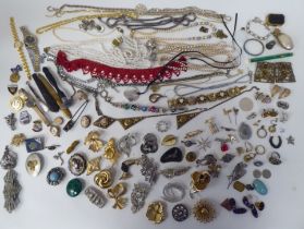 Costume jewellery and items of personal ornament: to include filigree brooches, bead necklaces and