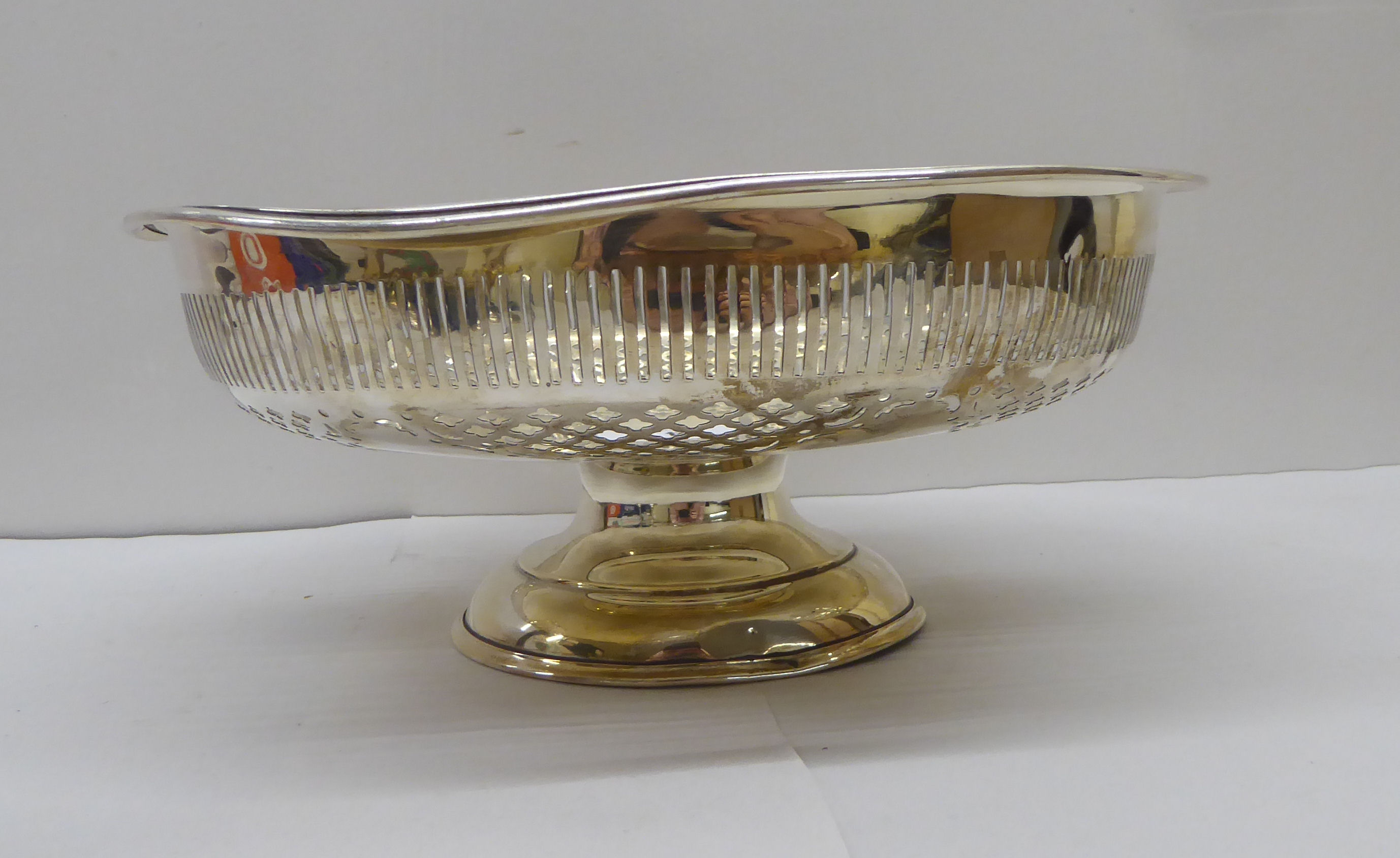 A silver pedestal fruit dish  Sheffield 1940  4"h - Image 2 of 5