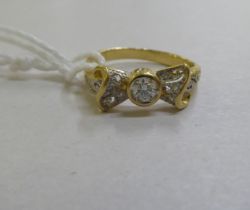 An 18ct gold bow design ring