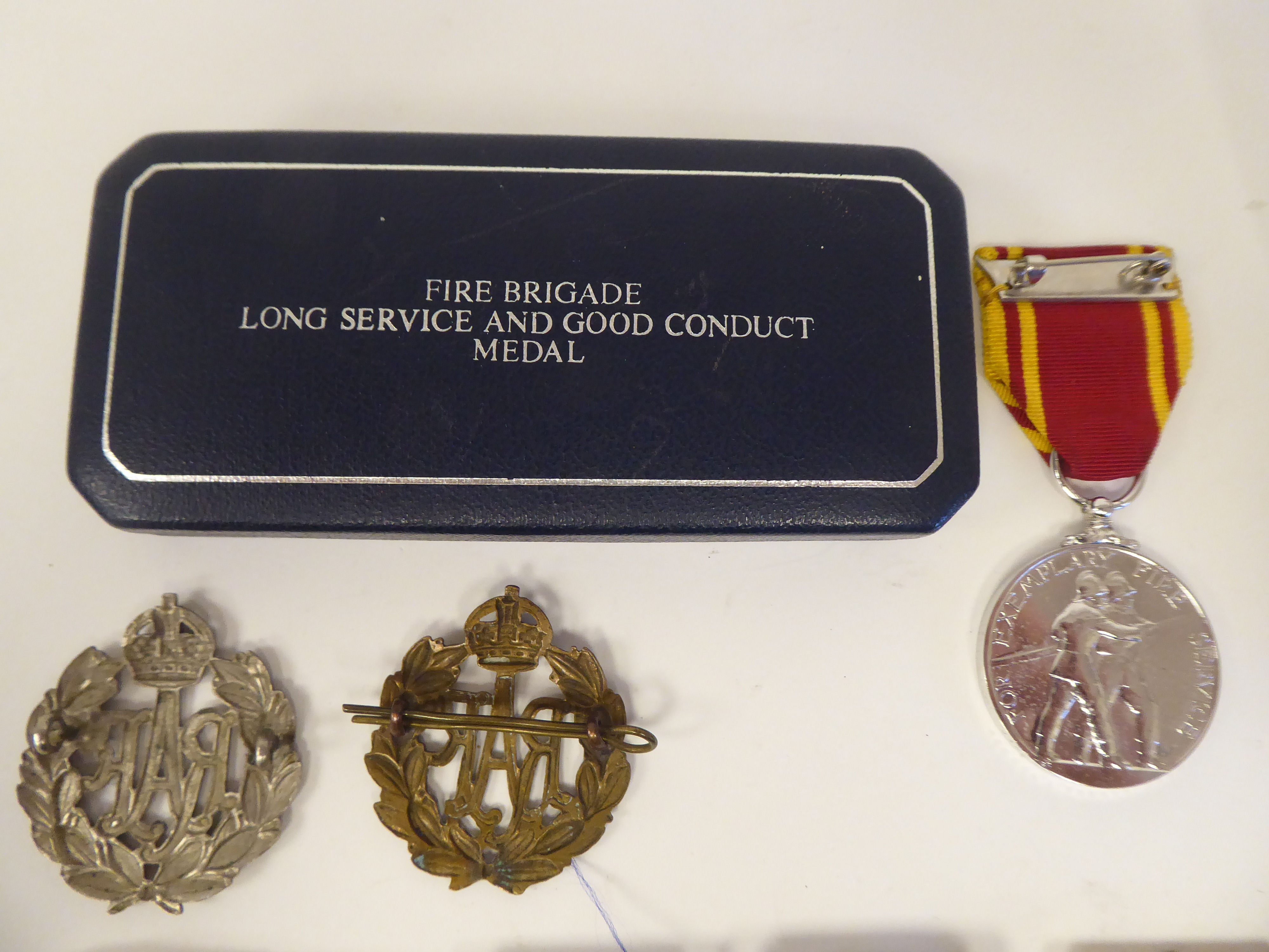 Various medals and medallions: to include a TA Efficient Service medal   (Please Note: this lot is - Image 3 of 15