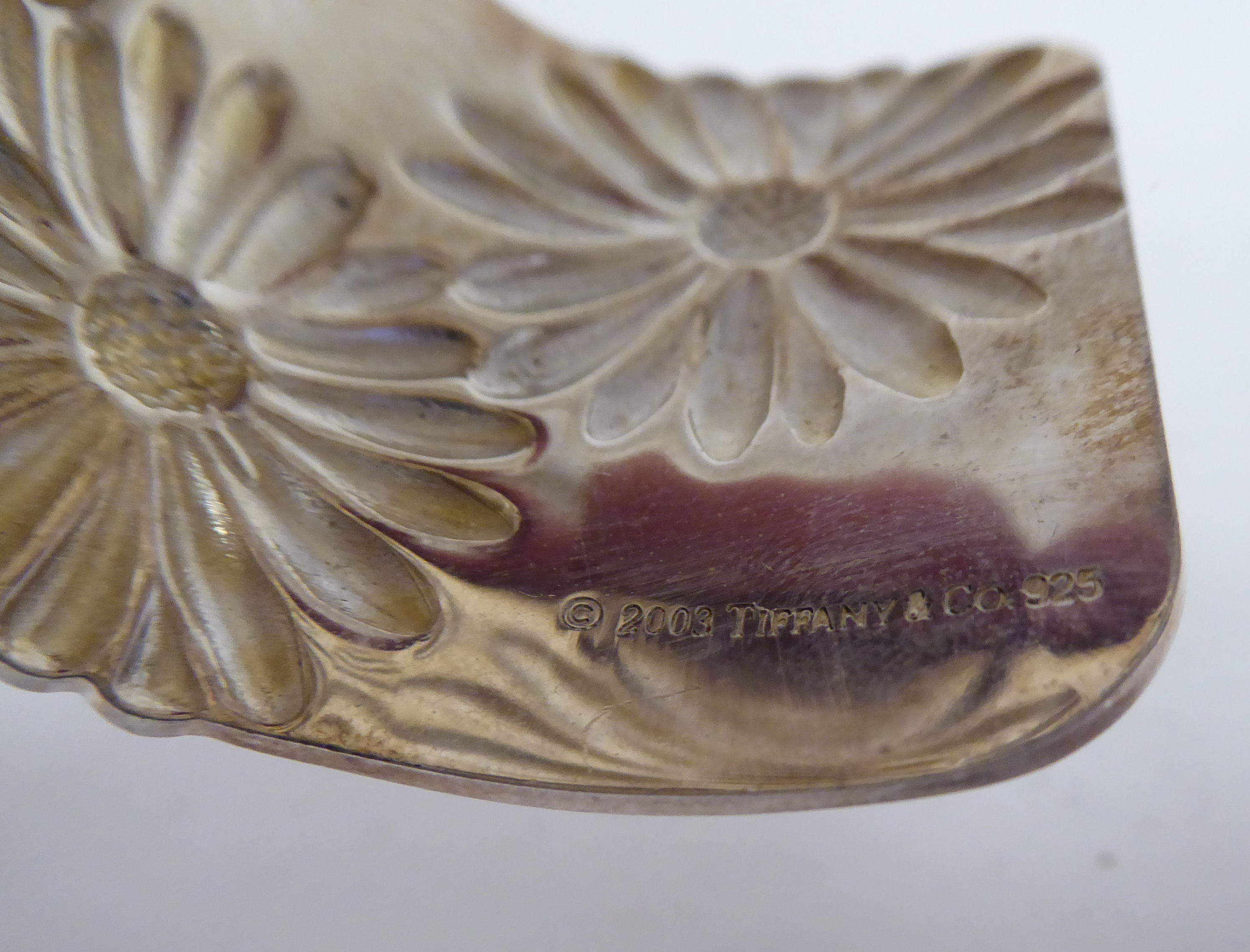 A white metal bangle, decorated in floral designs  stamped  925 - Image 3 of 3