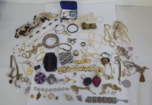 Costume jewellery: to include a simulated pearl necklace