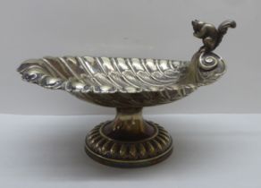 A mid 20thC Walker & Hall silver plated pedestal nut dish, surmounted by a squirrel  6"h