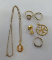 9ct gold items of personal ornament: to include rings and pendants