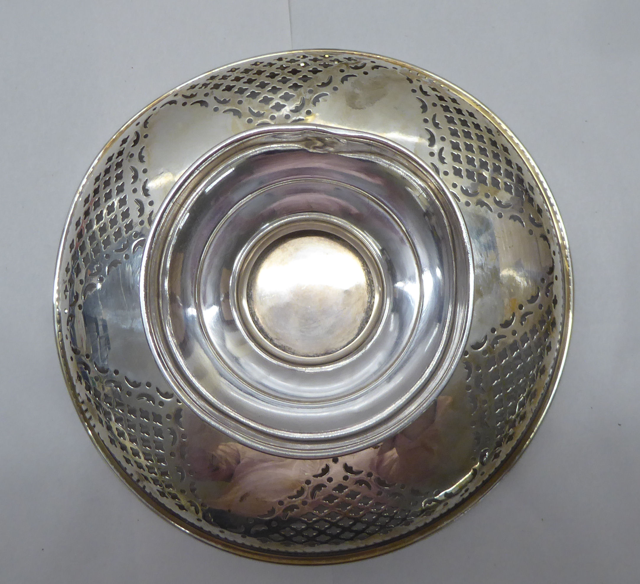 A silver pedestal fruit dish  Sheffield 1940  4"h - Image 4 of 5