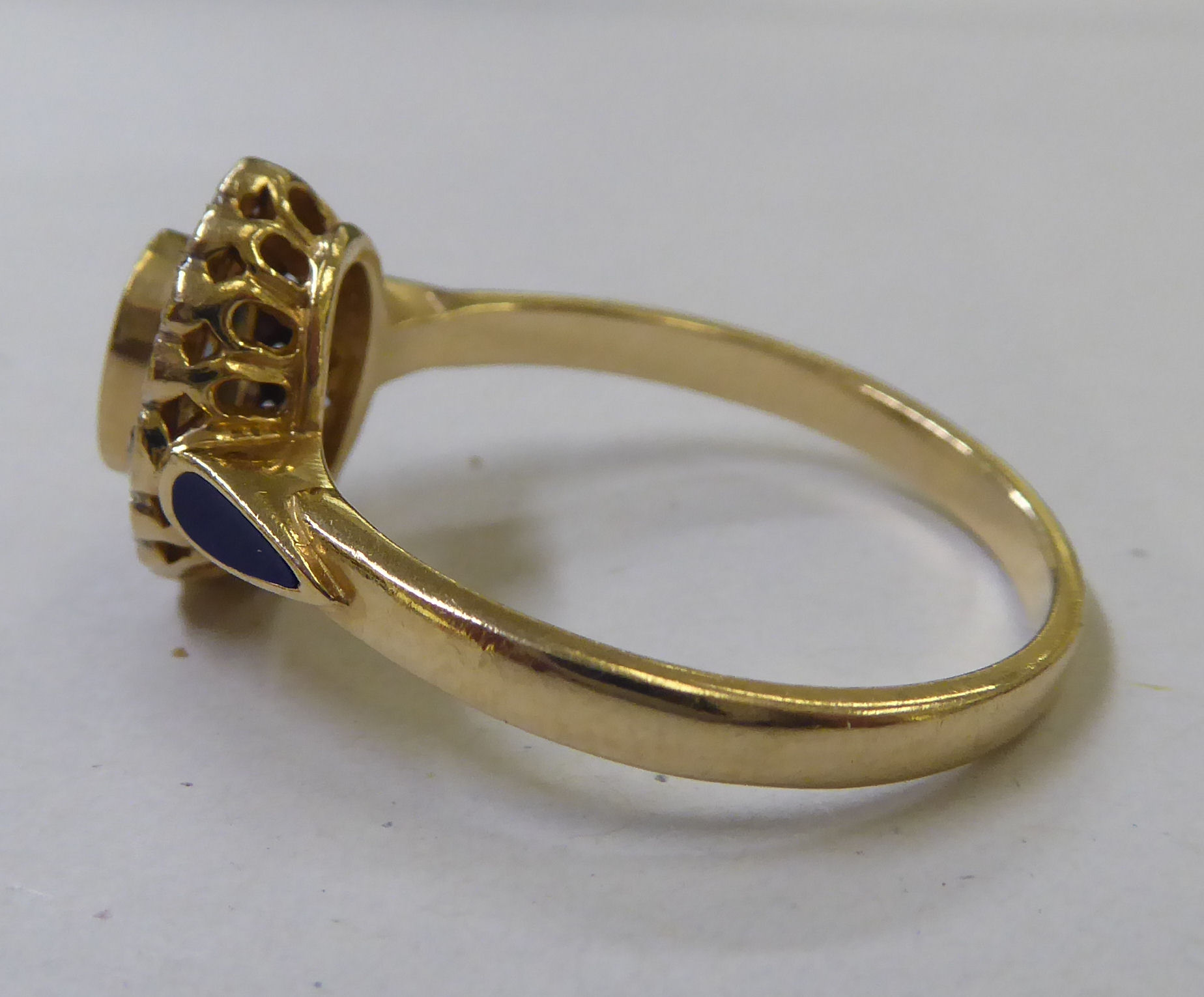 A 14ct gold cluster ring - Image 2 of 4