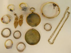 Bi-coloured yellow metal items of personal ornament: to include rings and earrings