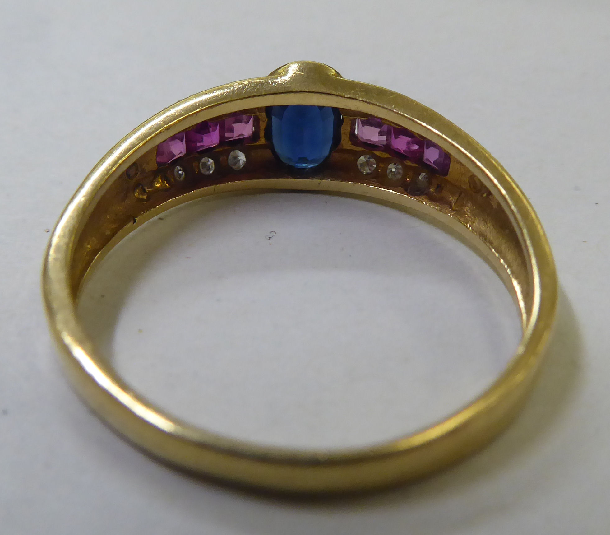 An 18ct gold ring, set with a central sapphire, ruby and diamond shoulders - Image 3 of 4