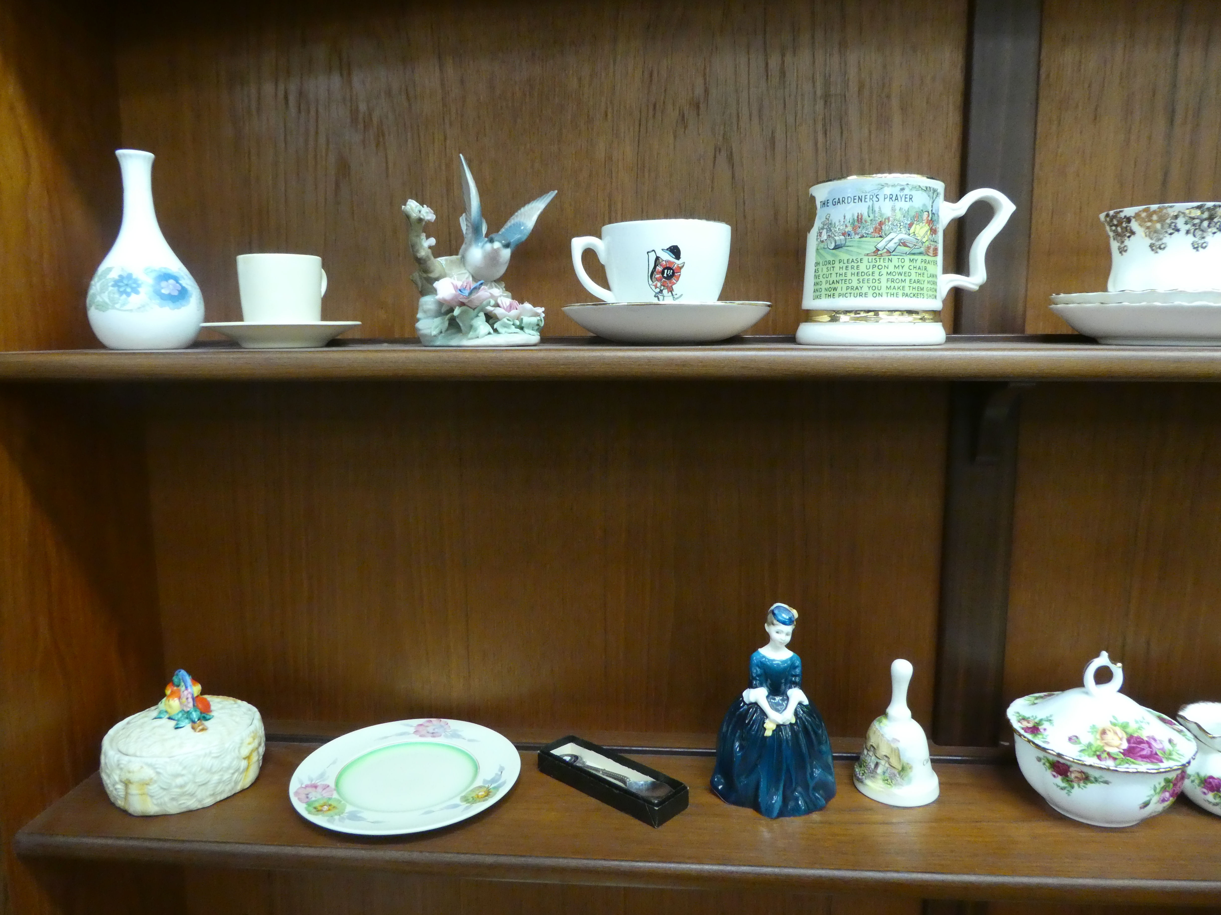 Collectable ceramics: to include a Lladro porcelain bird ornament; a Bizarre china coffee can and - Image 5 of 5