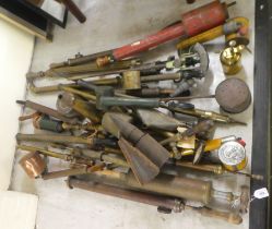 Miscellaneous, mainly late 19th/early 20thC handheld horticulture and similar sprays