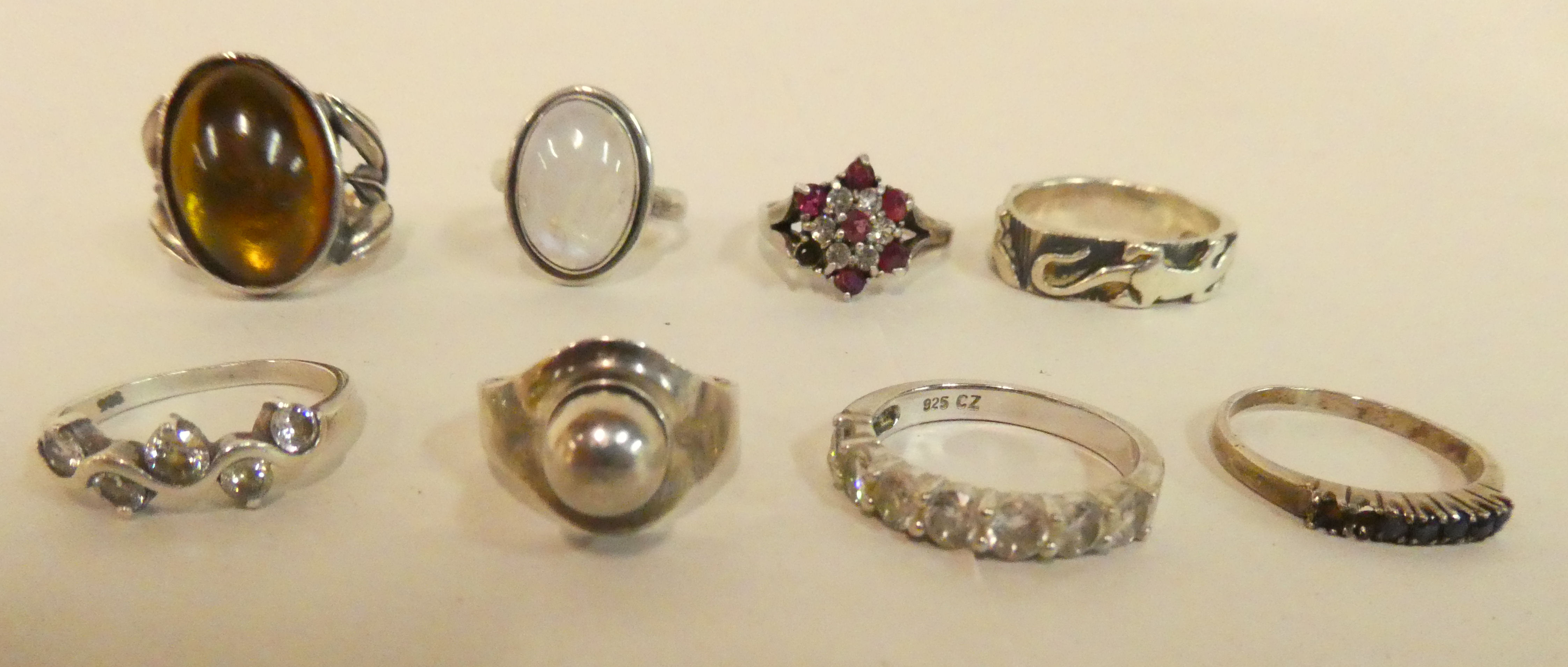 Silver and white metal jewellery and collectables: to include rings and necklaces - Image 6 of 6