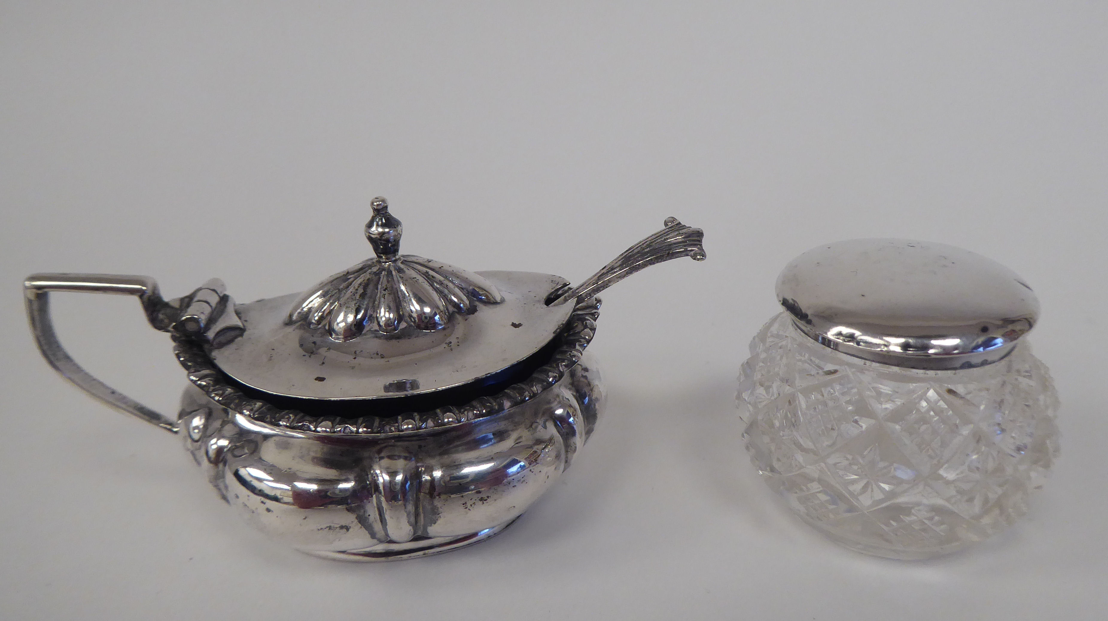 Silver collectables: to include two teaspoons; a flute moulded vesta case; and four Great War - Image 7 of 10