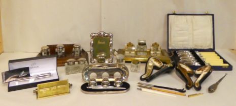 A mixed lot: to include a brass deskstand with glass inkwells  11"h; and a Parker presentation pen