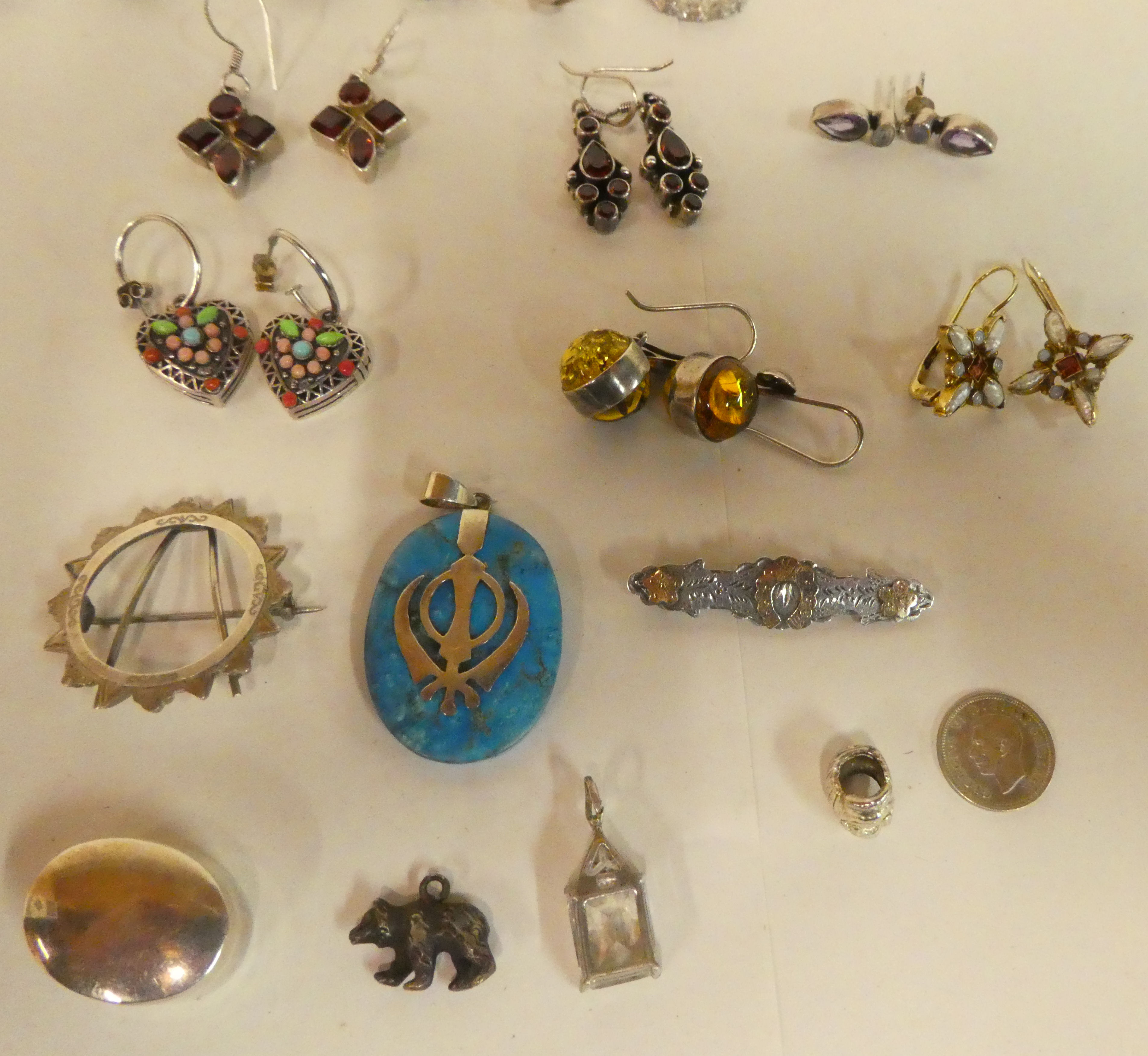 Silver and white metal jewellery and collectables: to include rings and necklaces - Image 3 of 6