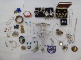 Costume jewellery: to include a paste set headdress