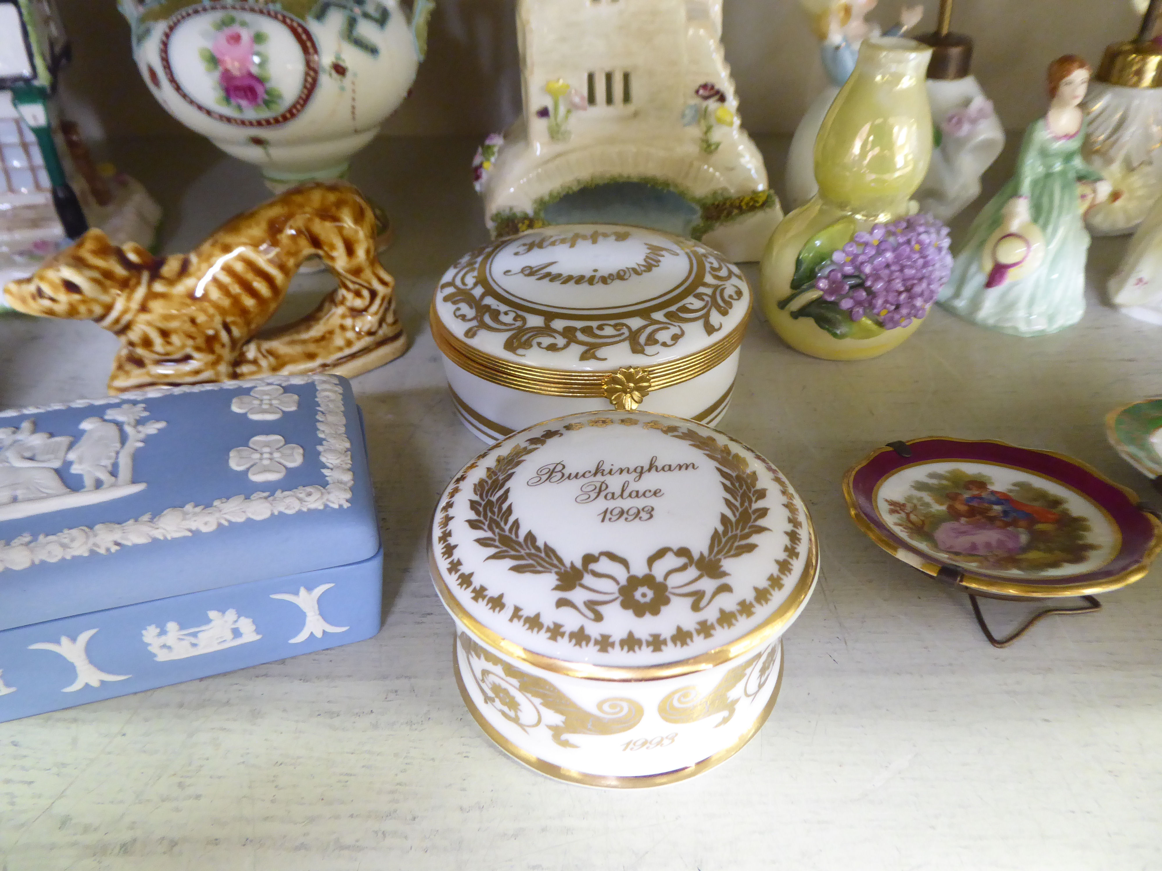 Ceramic ornaments: to include two pastille burner design cottages  5"h; and various trinket boxes - Image 3 of 5