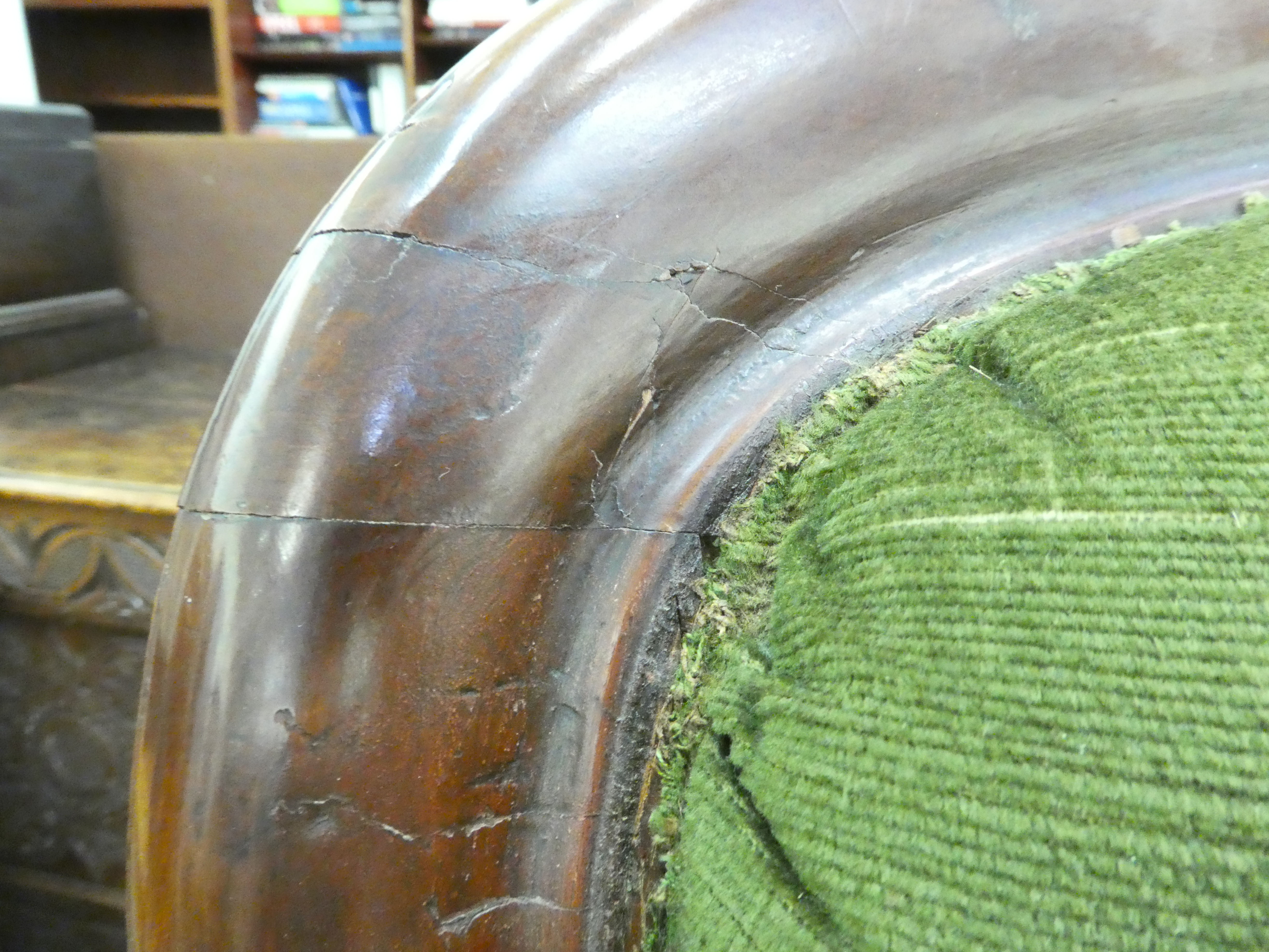 A late Victorian mahogany framed salon chair with a button upholstered spoonback, raised on cabriole - Image 4 of 4