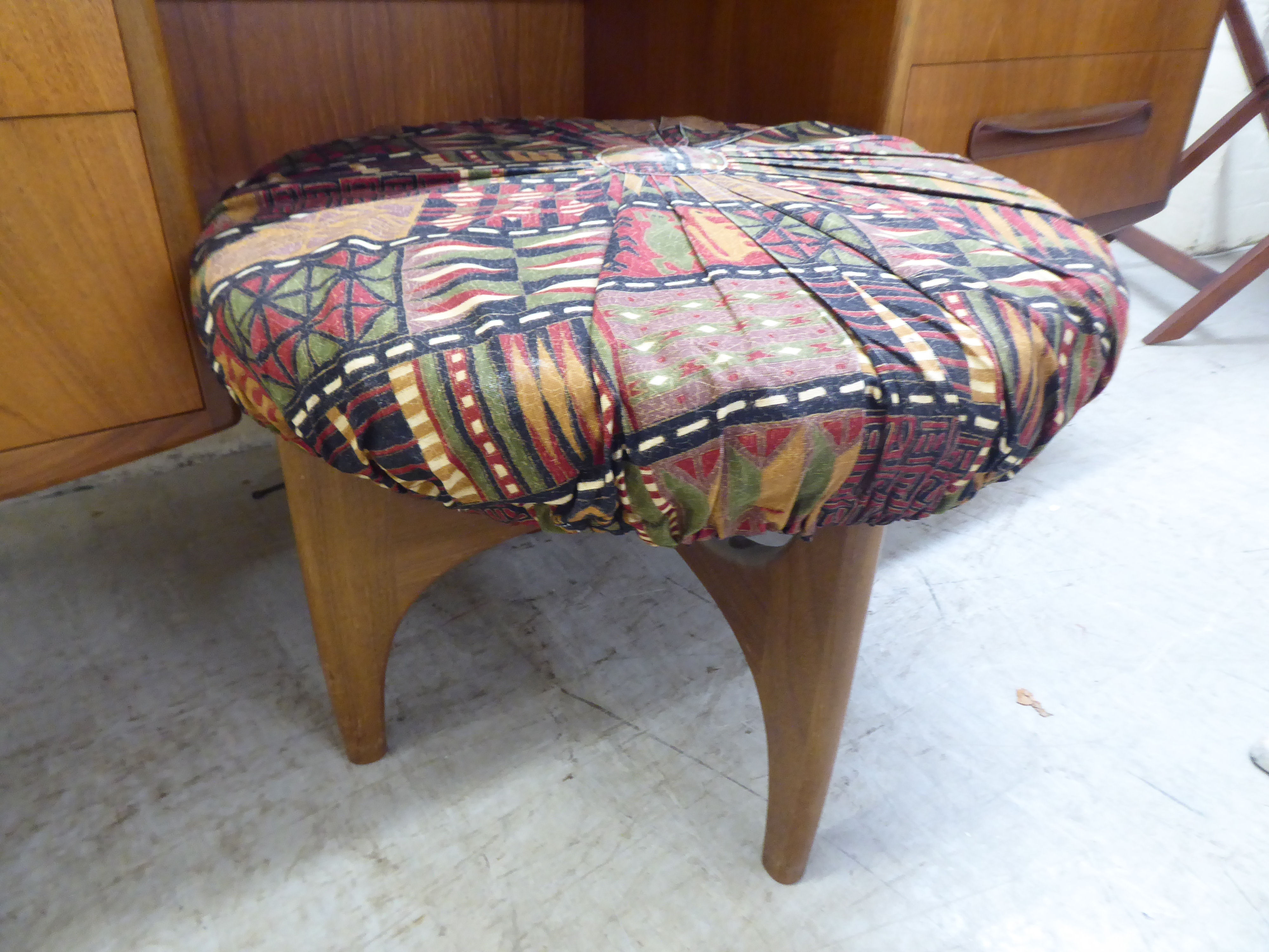 A G-Plan teak kneehole dressing table, surmounted by a horizontal mirror, over an arrangement of - Image 6 of 6